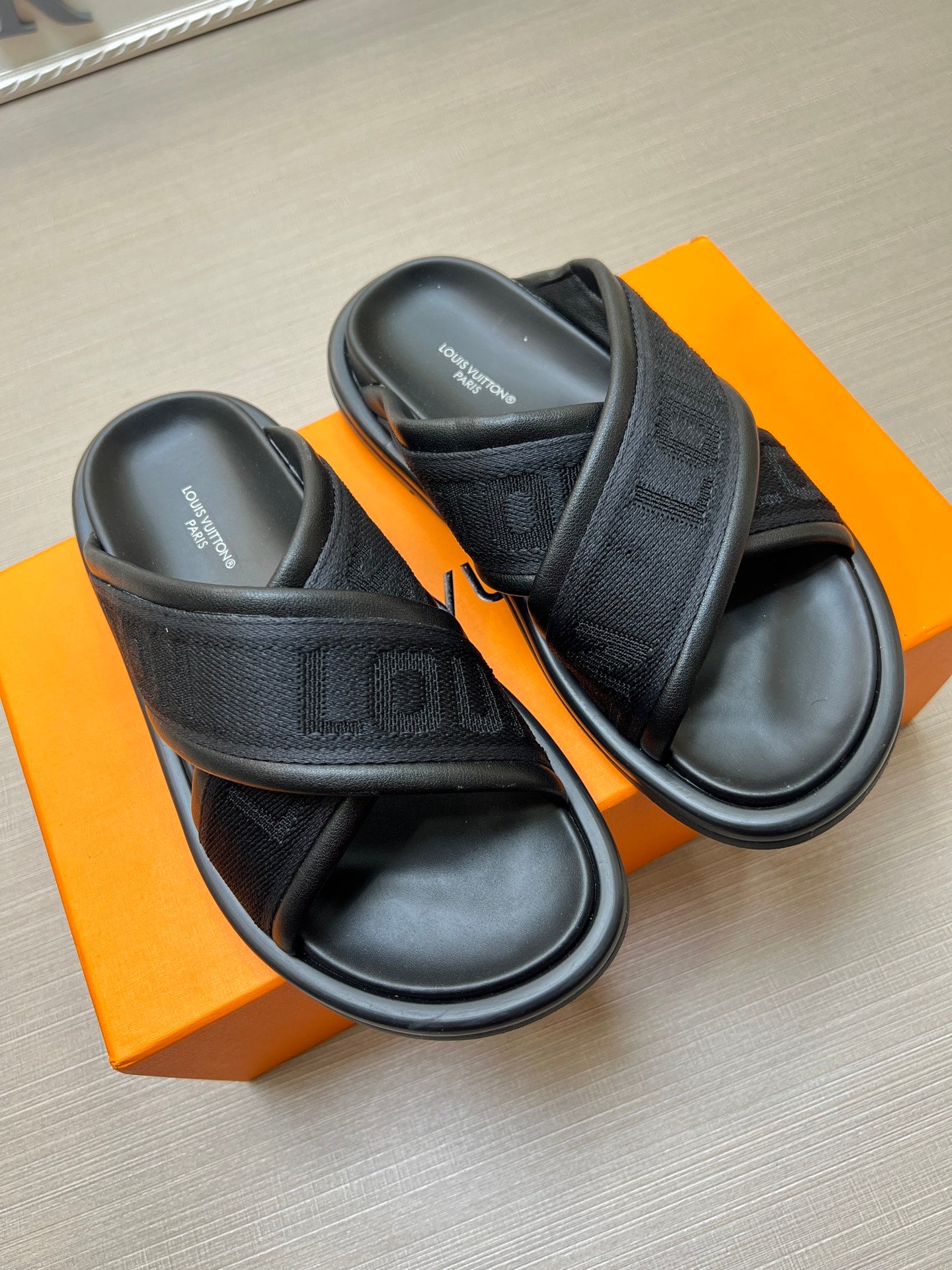 535ZE271ZDE Stylish Slippers