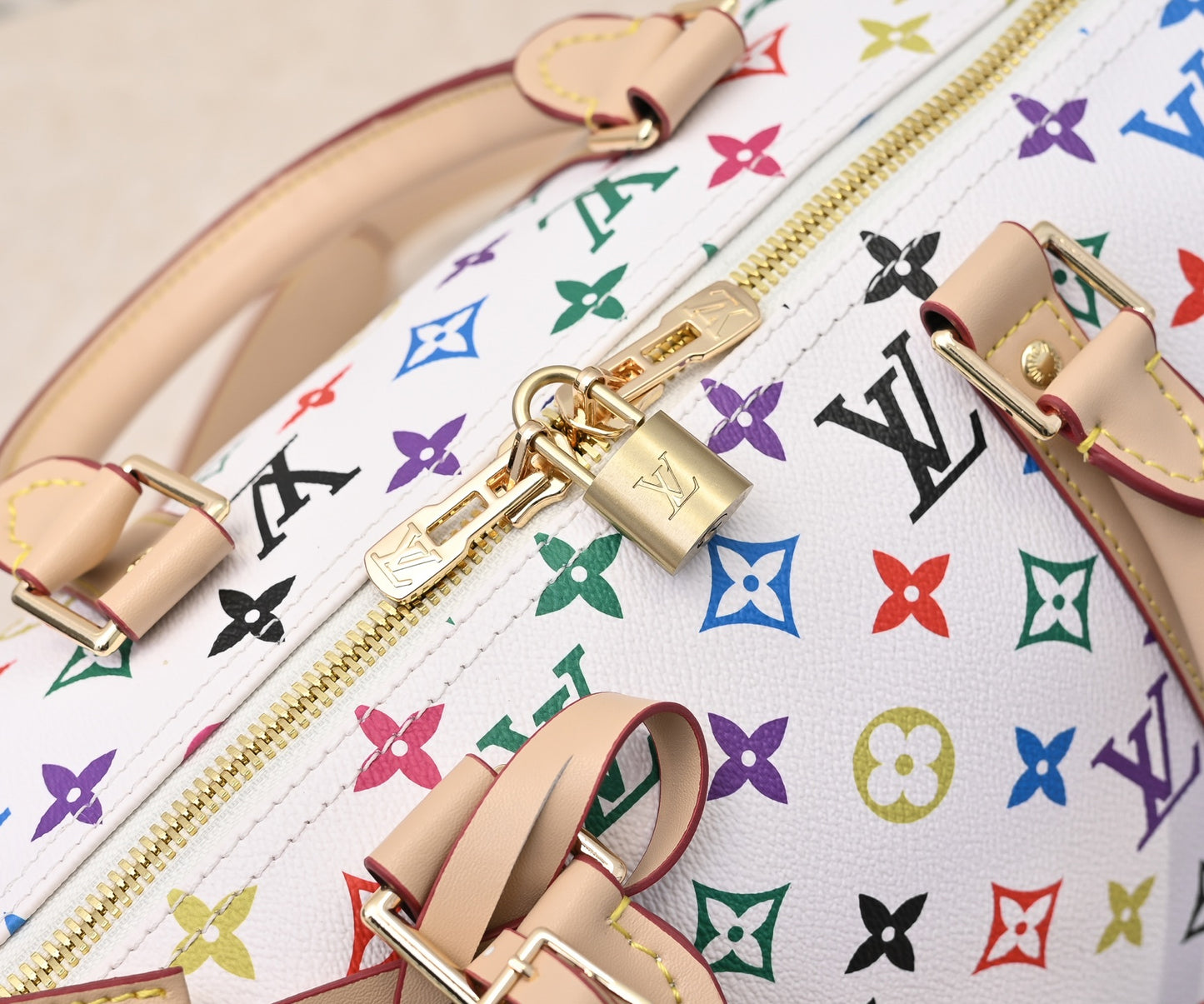 2WE8BDE Stylish Luggage bags