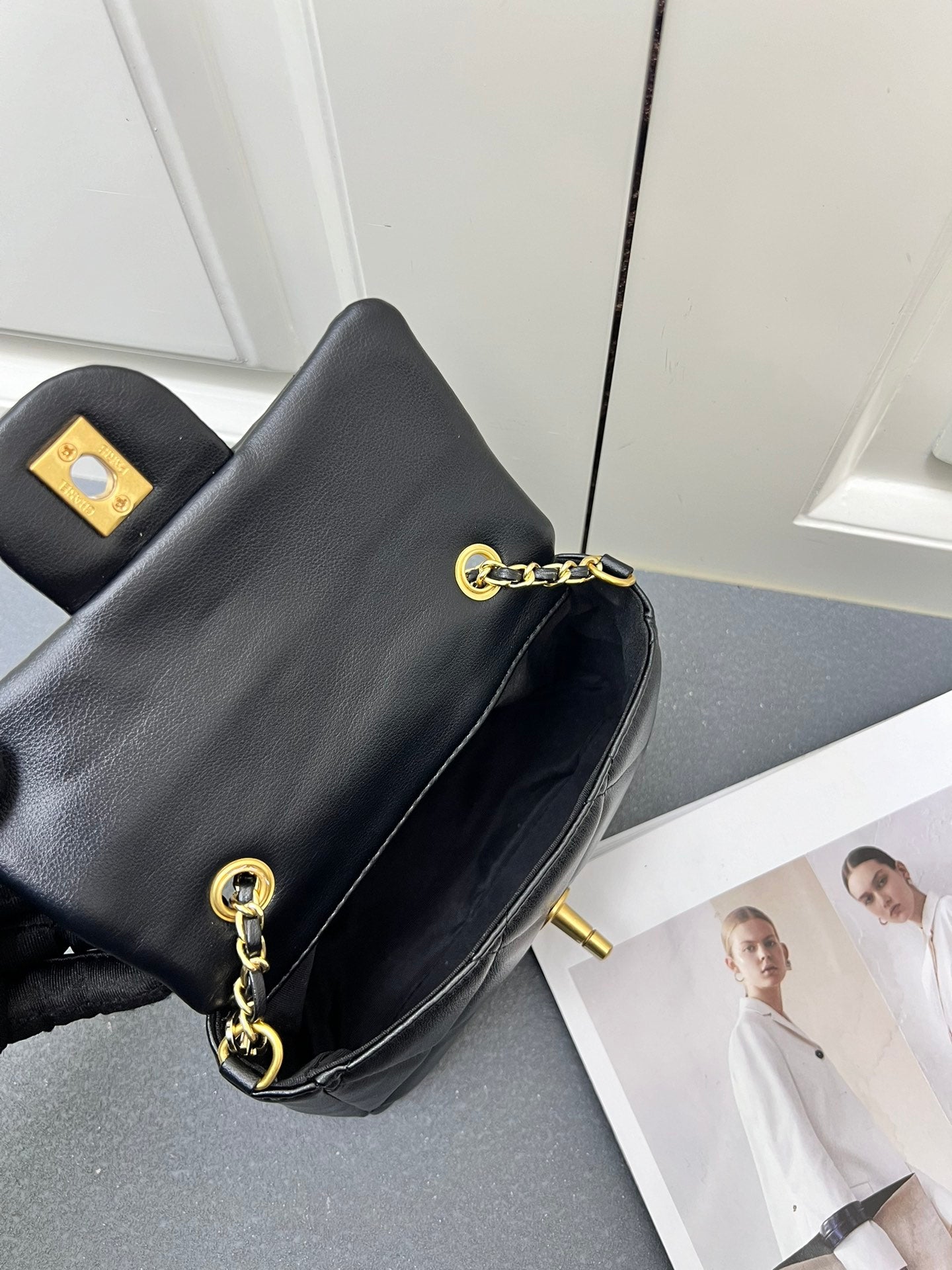 2WC14BDE Stylish leather bag