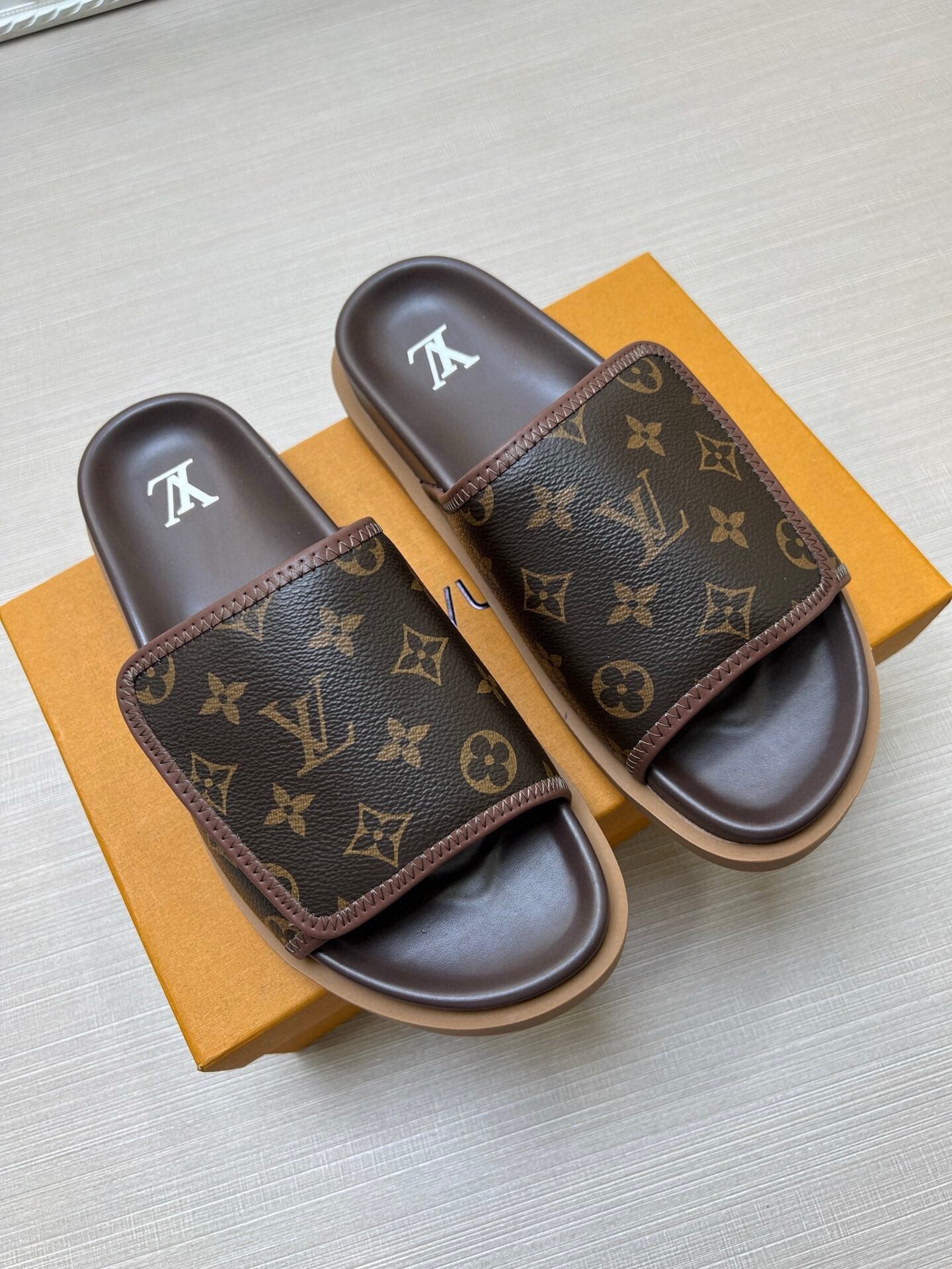 5WE245ZDE Stylish Slippers