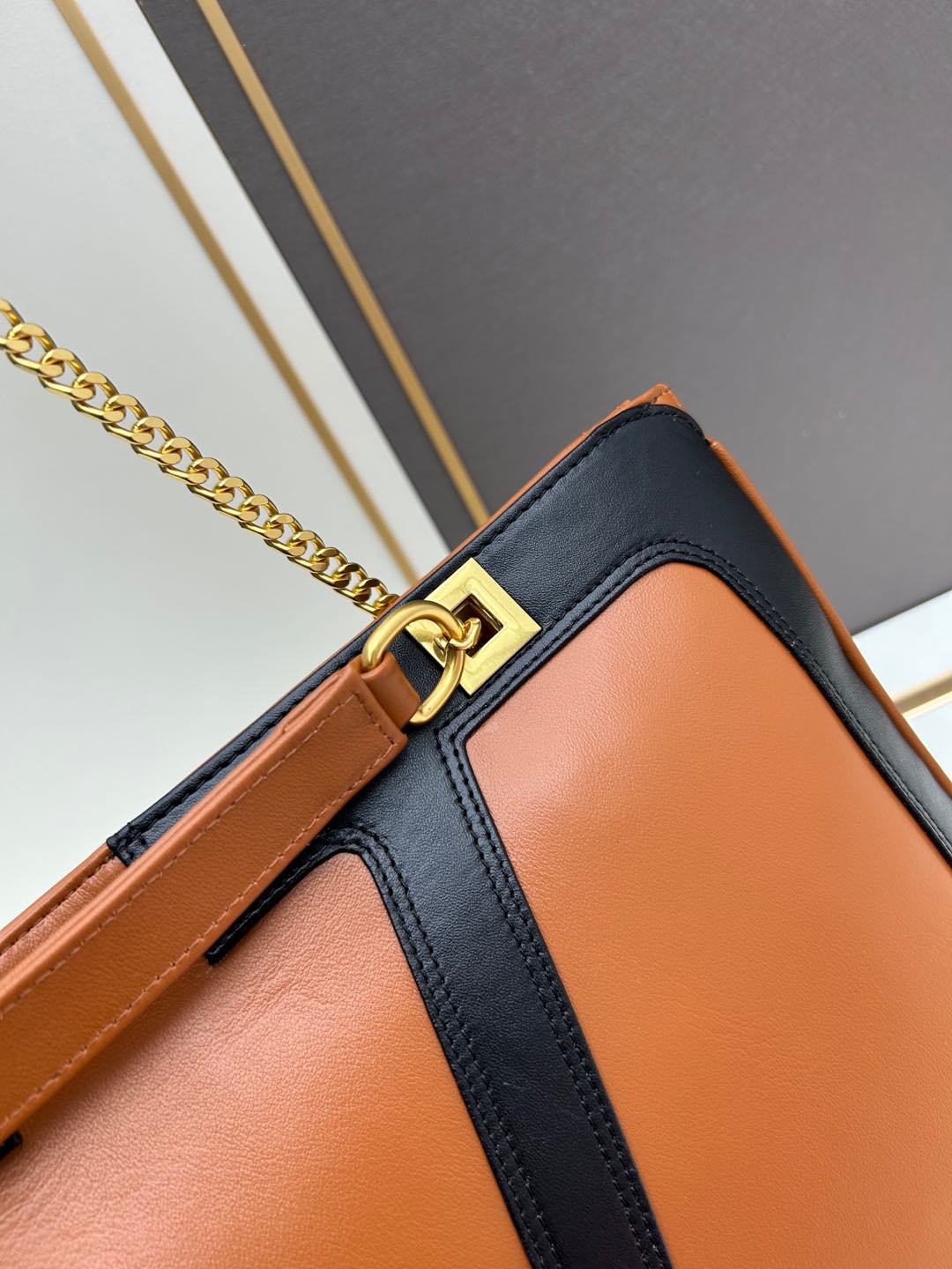 2WVL47BDE Stylish leather bag