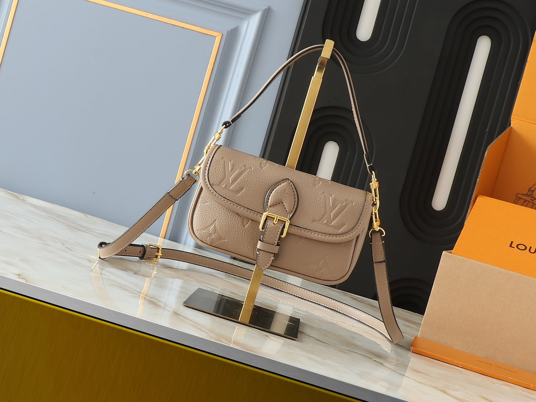 15XE3BDE Stylish leather bag