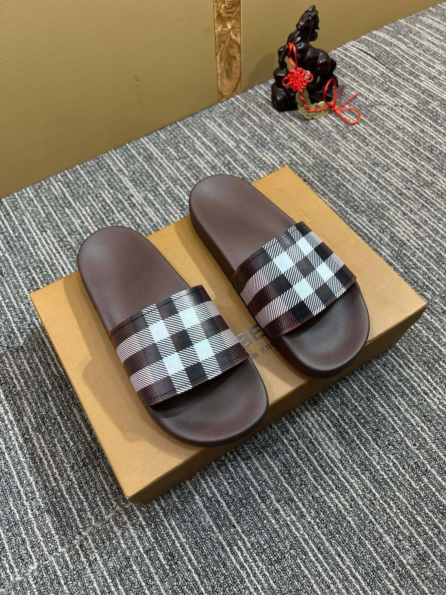 535ZR259ZDE Stylish Slippers
