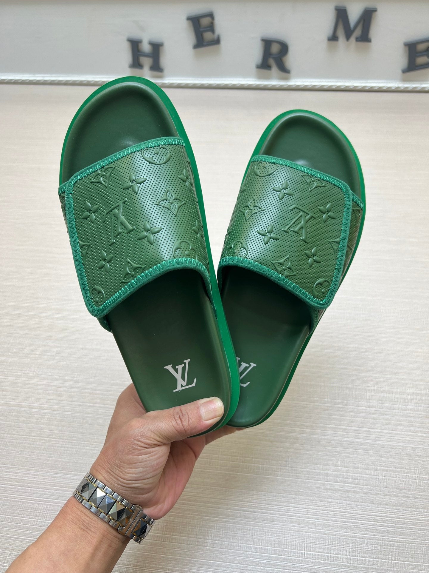 54E112ZDE Stylish slippers