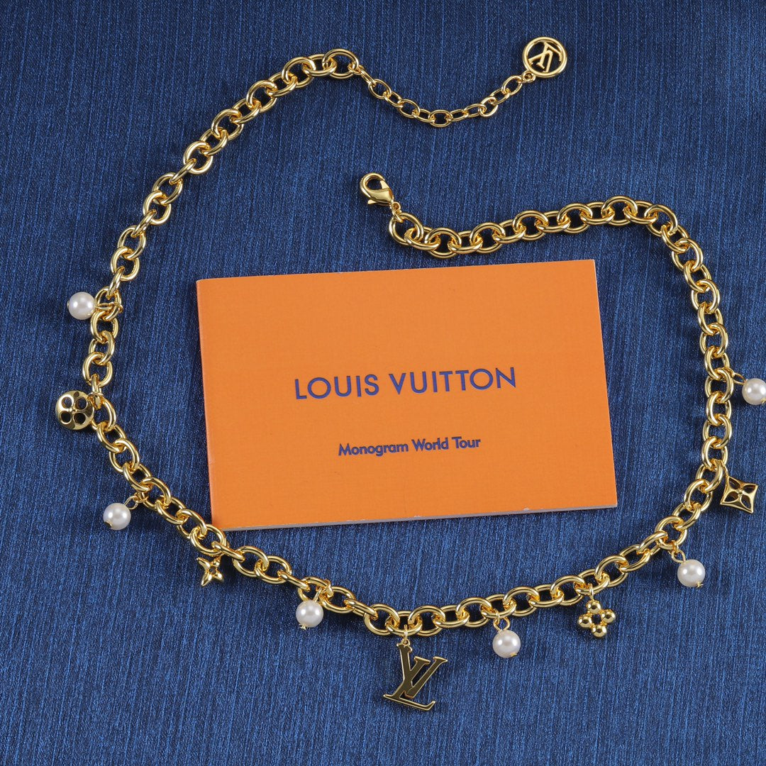 175RE32XDE Stylish Necklaces .