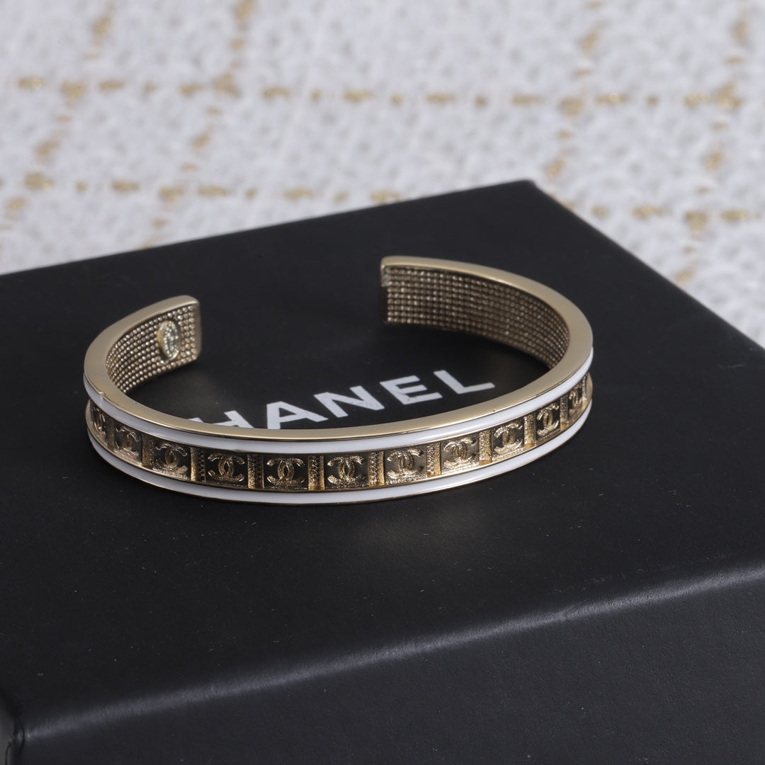 14C315KDE Stylish Bracelets