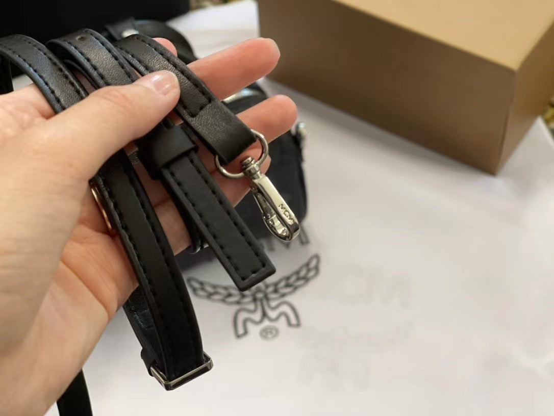 2XE142BDE Stylish leather bag 