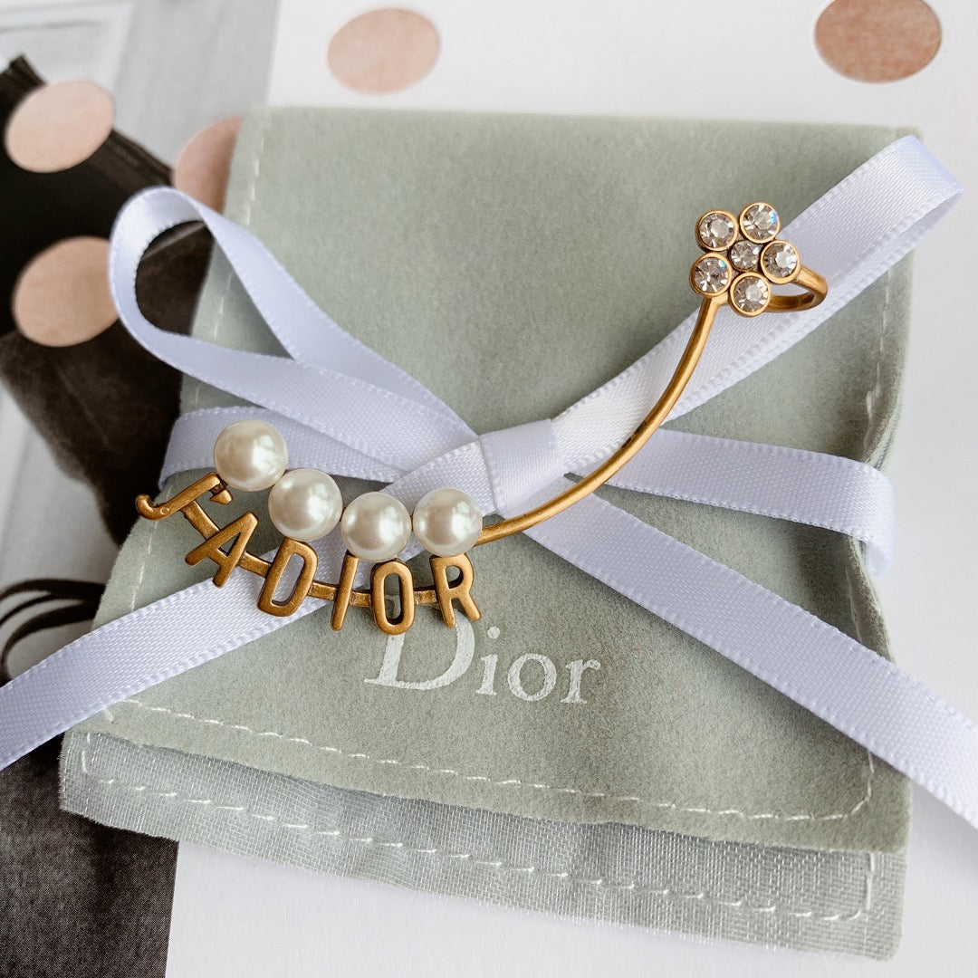 1YD428EDE Stylish Earrings