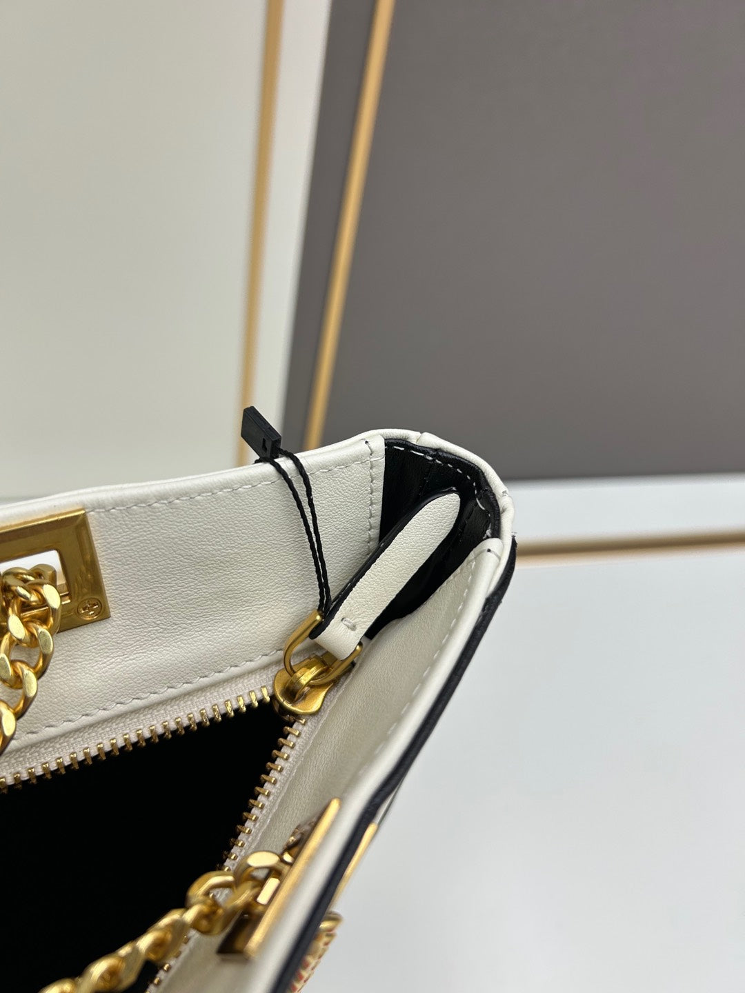 2WVL47BDE Stylish leather bag