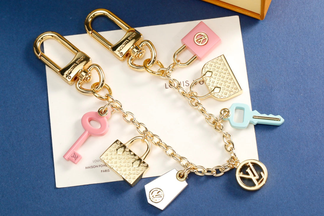 14E2ADE Stylish key closure