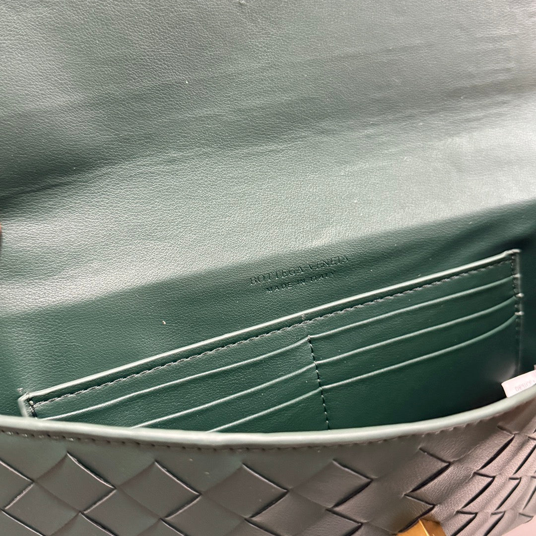 1XA380BDE Stylish leather bag 