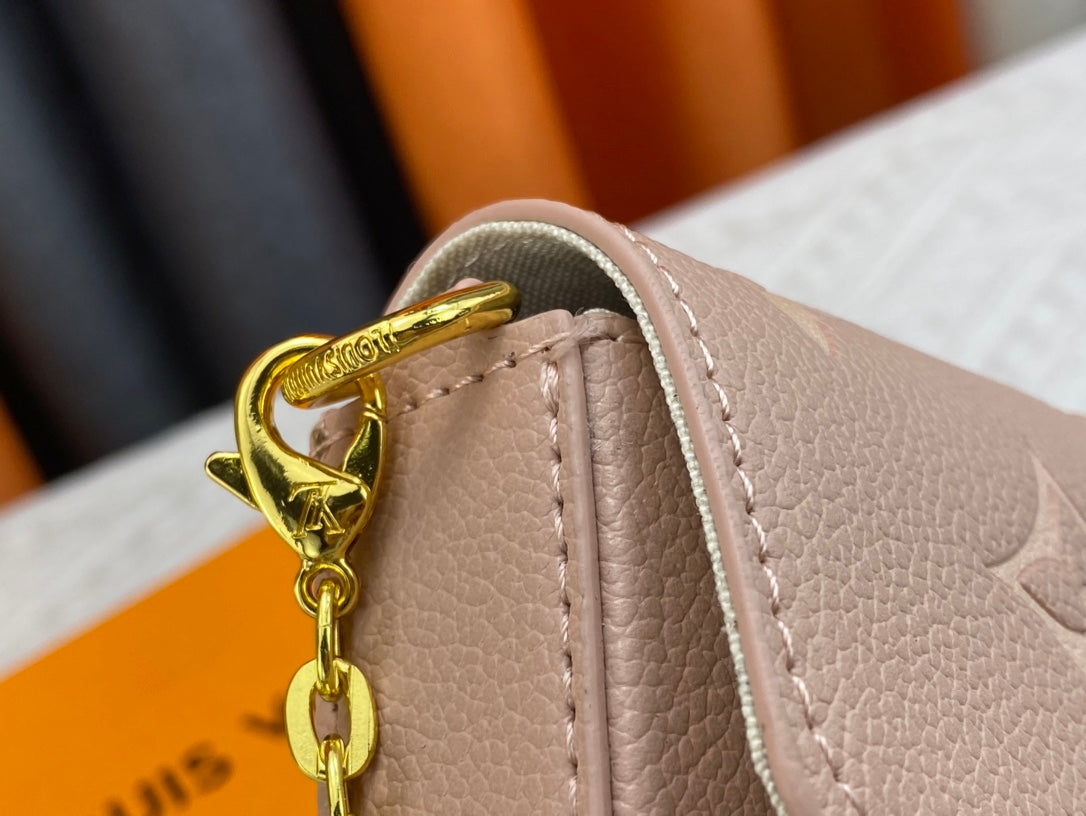 1XE173BDE Stylish leather bag 