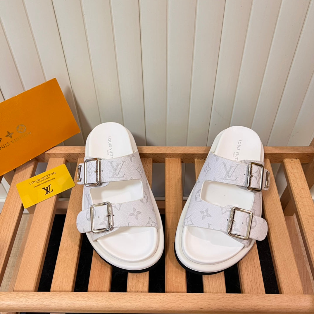 14E208ZDE Stylish Slippers