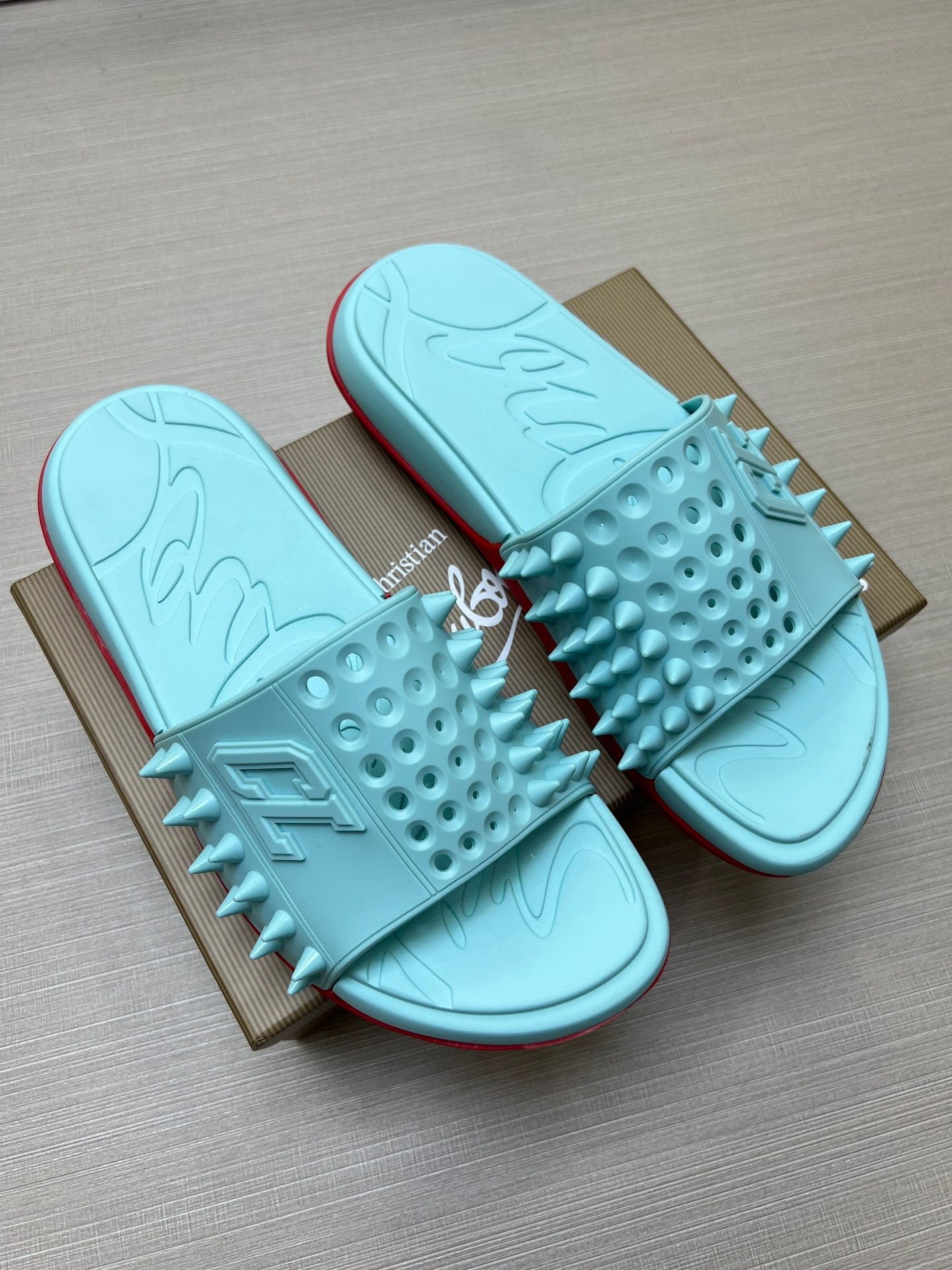 54A18ZDE Stylish slippers