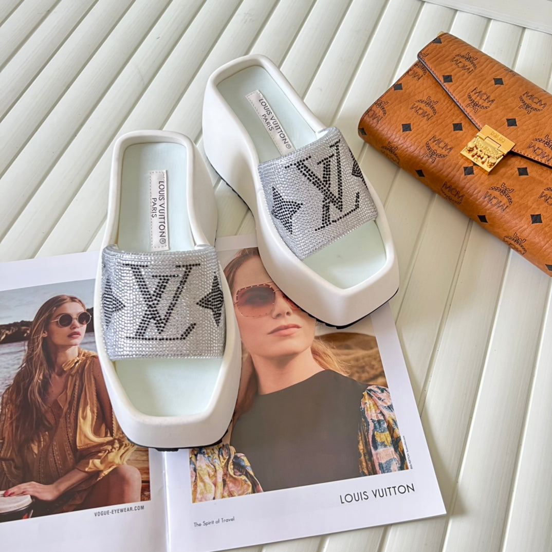 14E90ZDE Stylish Slippers