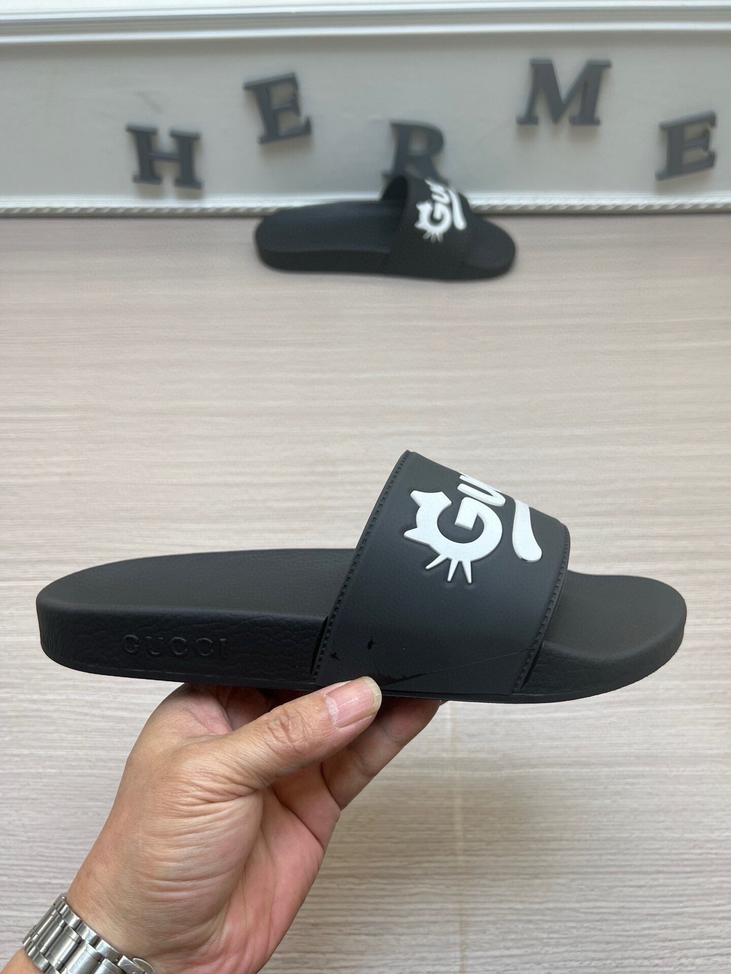 5LB220ZDE Stylish Slippers