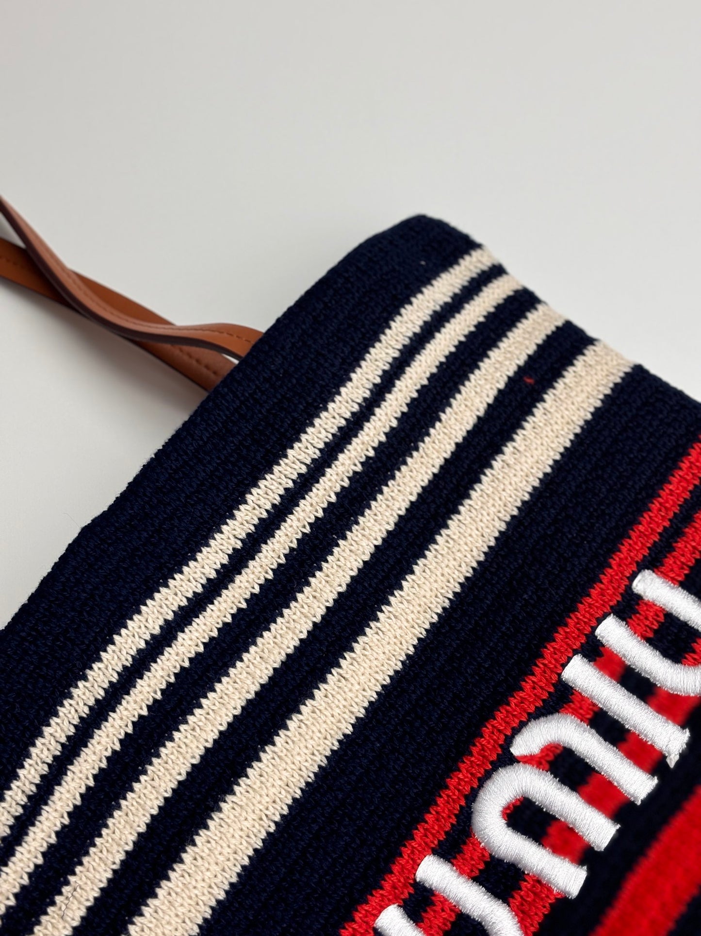 1XA77BDE Stylish Woven Bag