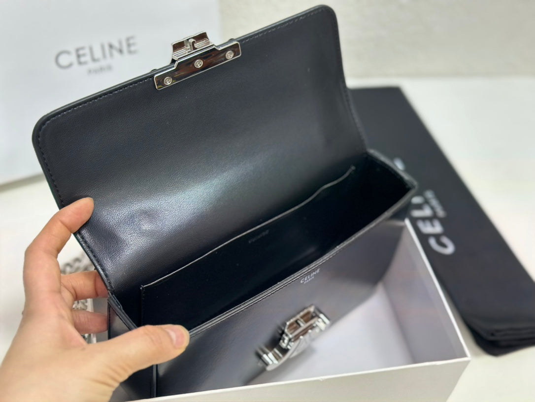 1XCL286BDE Stylish leather bag 