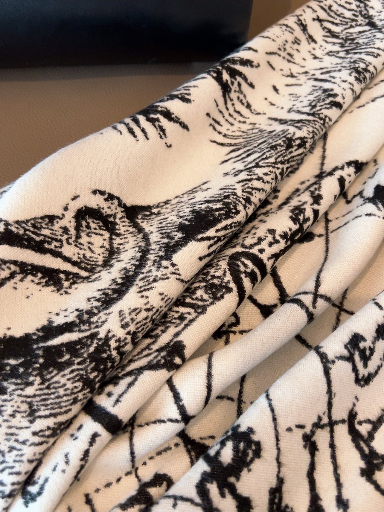 175RD4WDE Stylish Winter Scarves