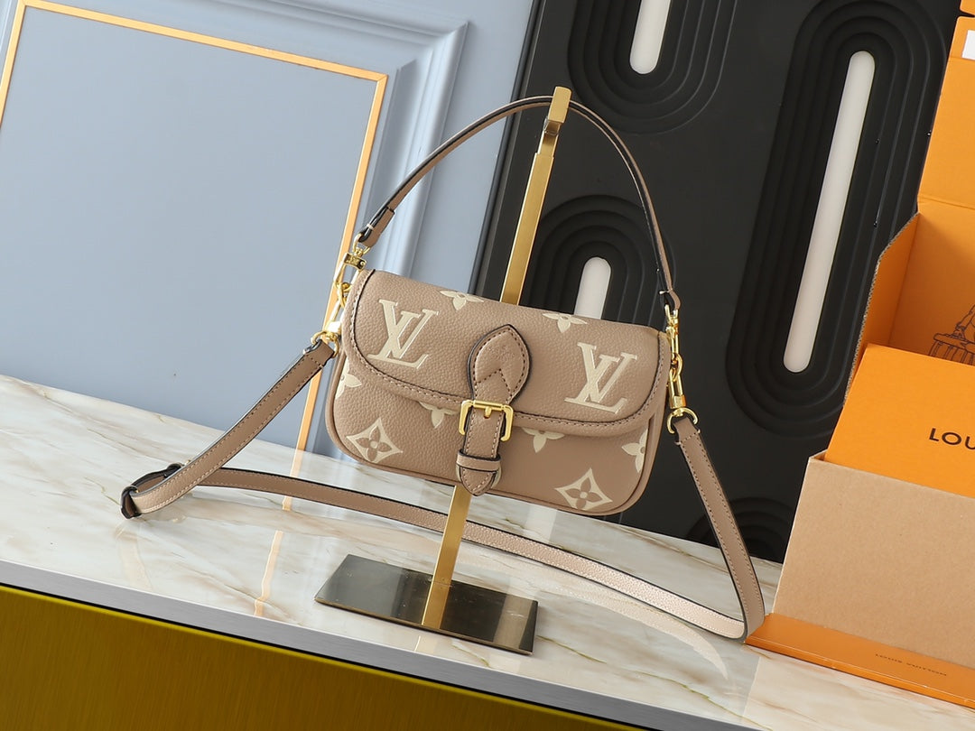 15XE4BDE Stylish leather bag