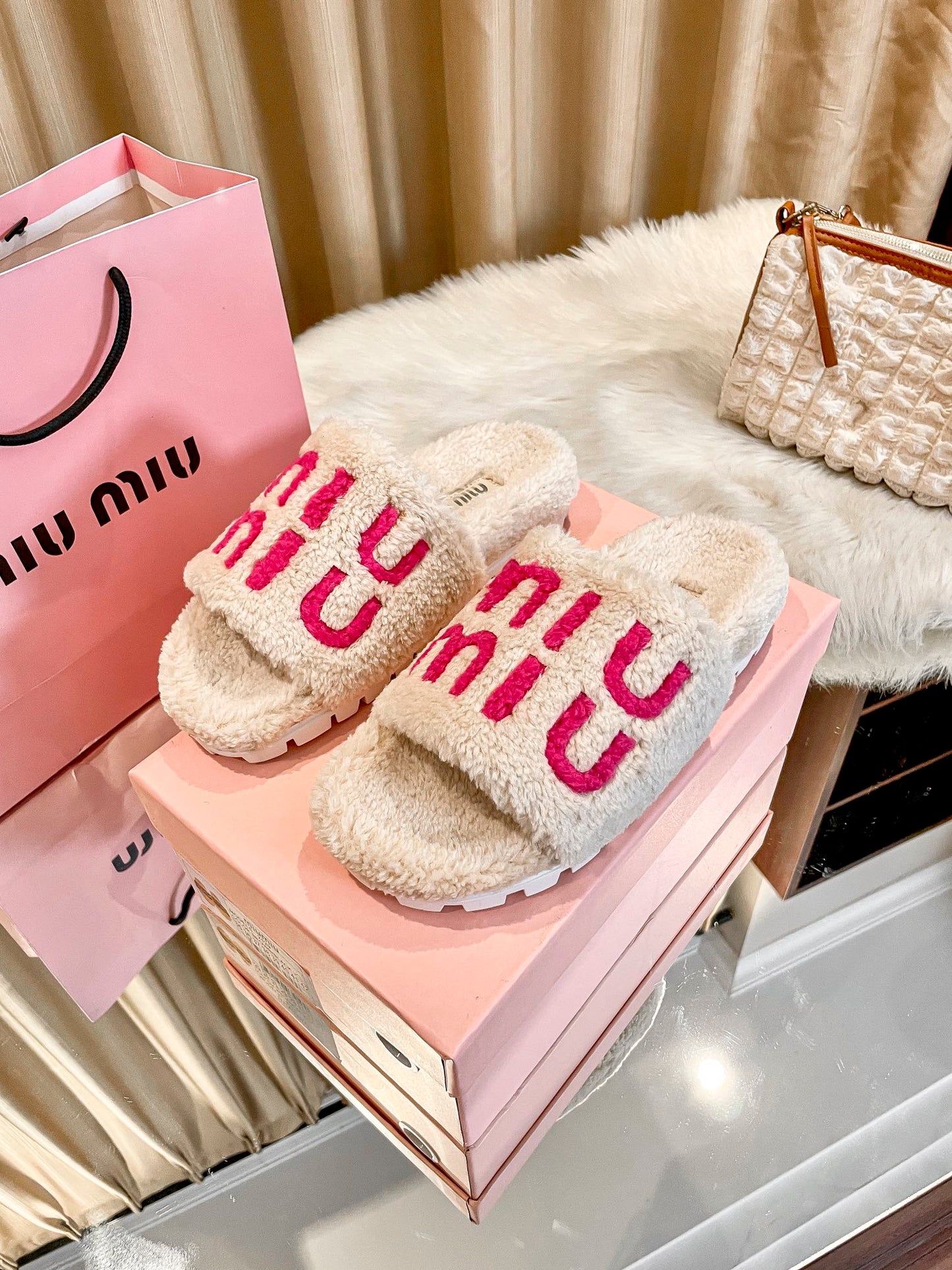 1JA25ZDE Stylish Slippers