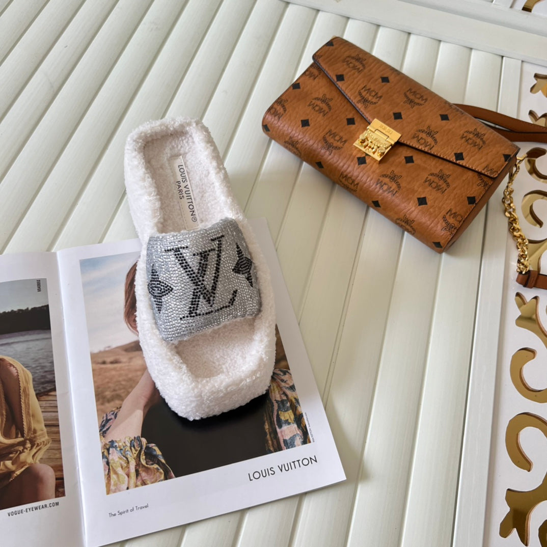 14E91ZDE Stylish Slippers