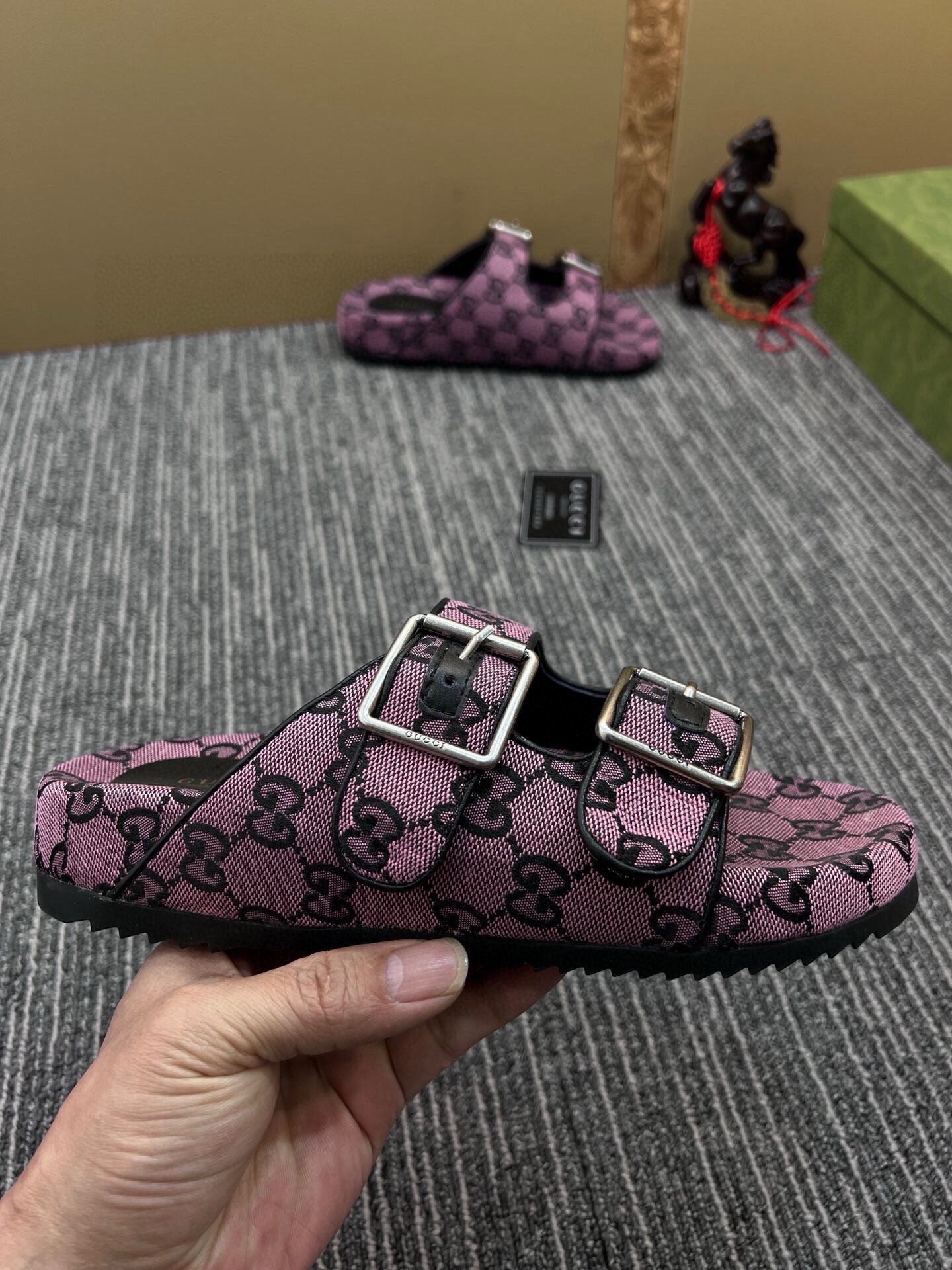 54B123ZDE Stylish slippers