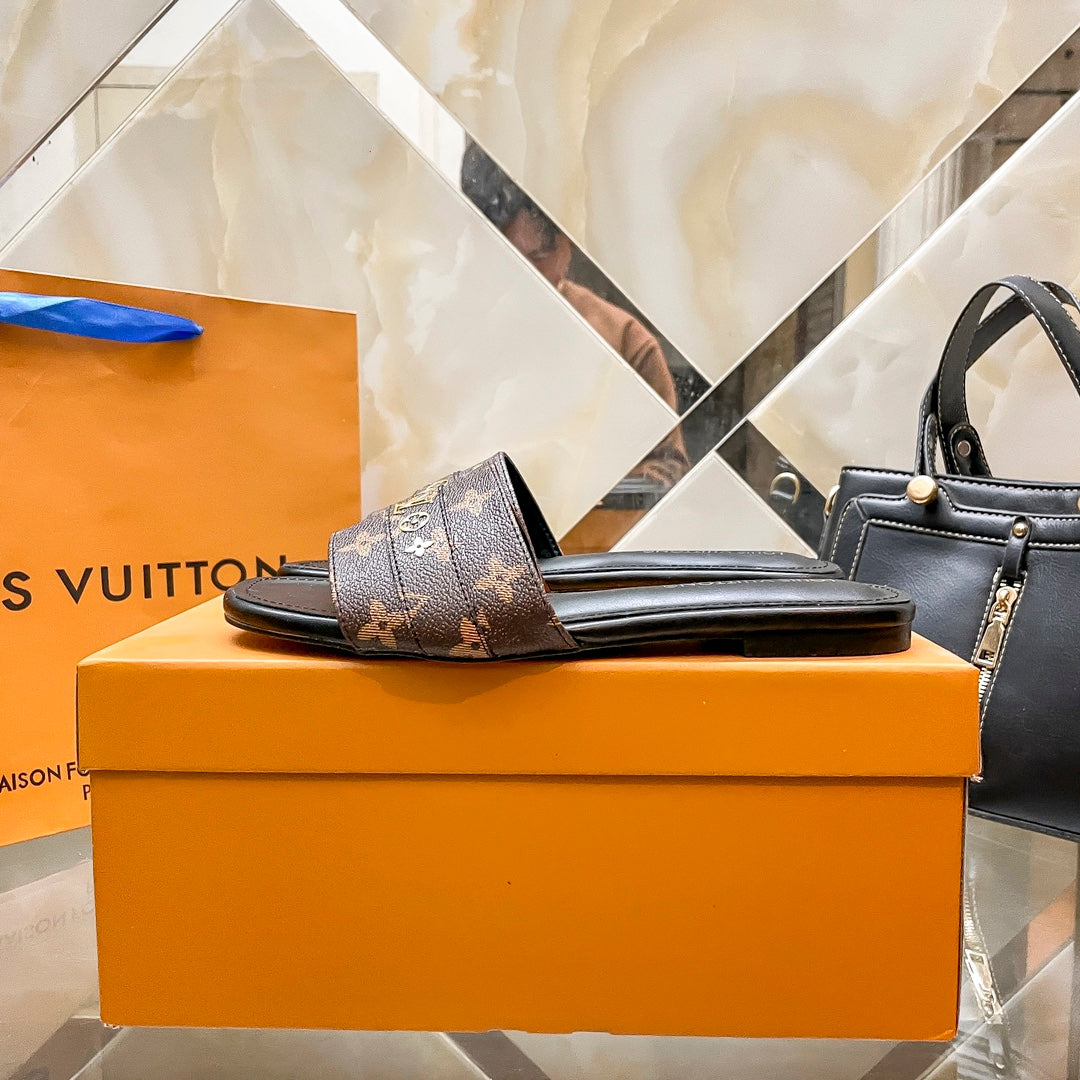 14E96ZDE Stylish Slippers