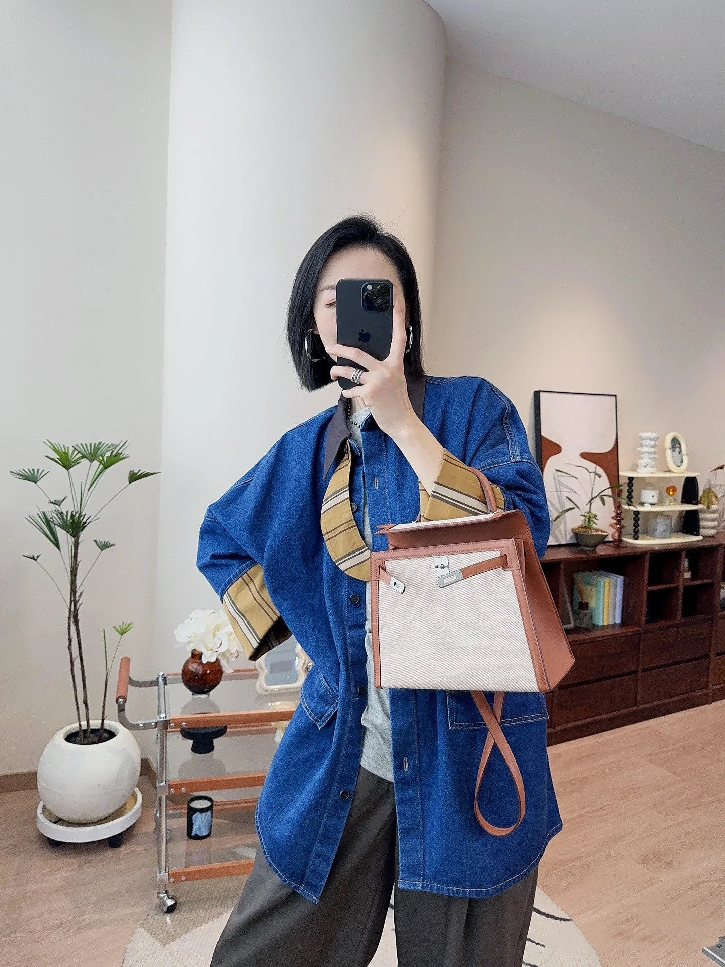 15RH119BDE Stylish leather bag