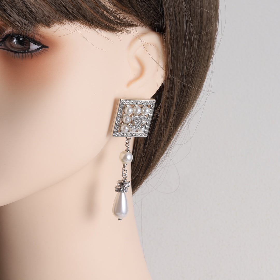 14C376EDE Stylish Earrings