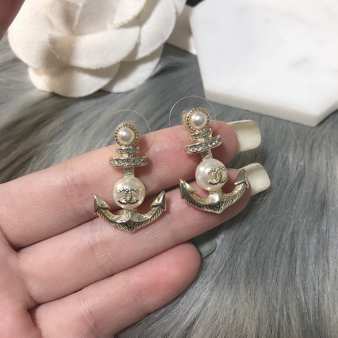 14C56EDE Stylish Earrings