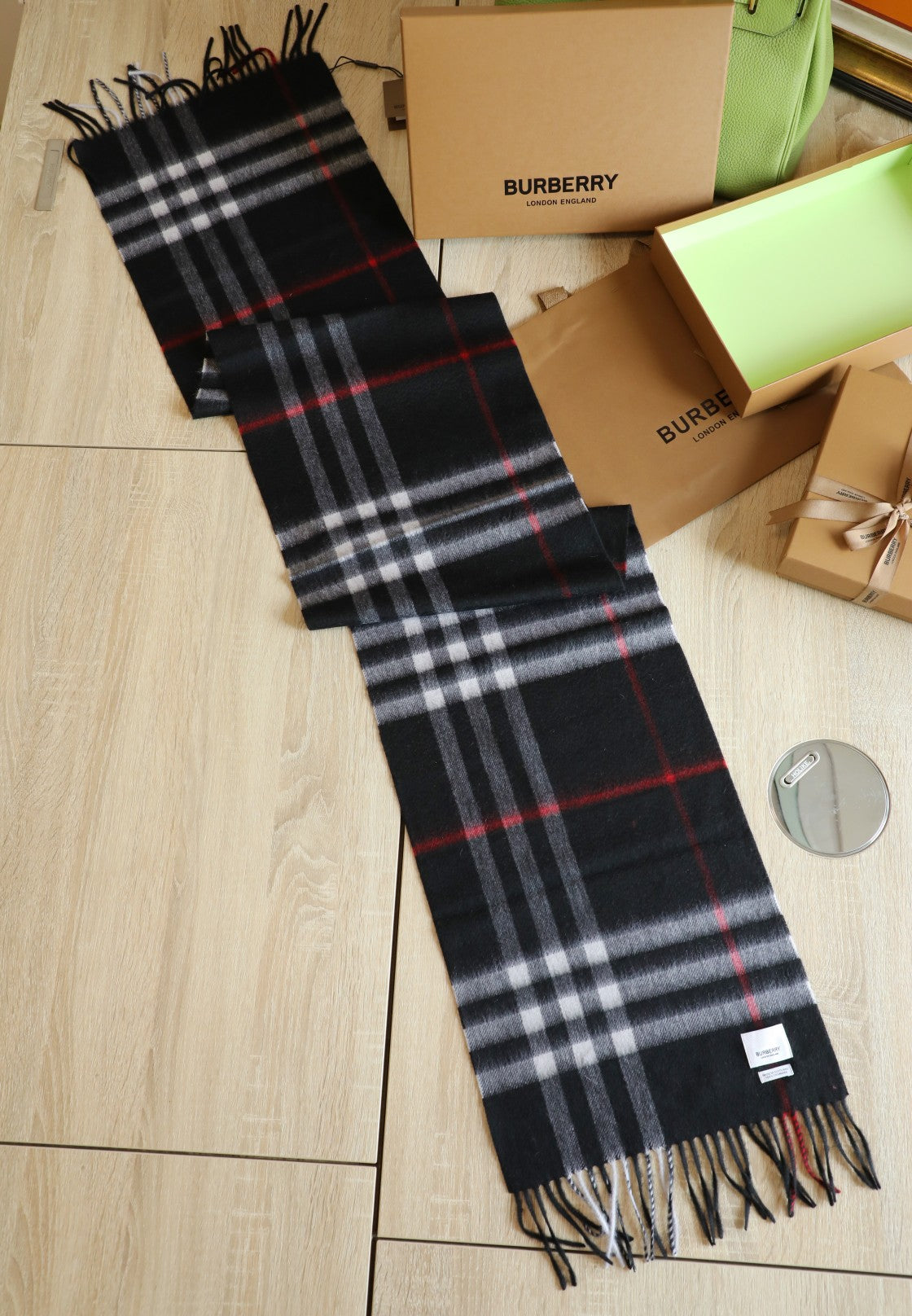 185ZR3WDE Stylish Winter Scarves