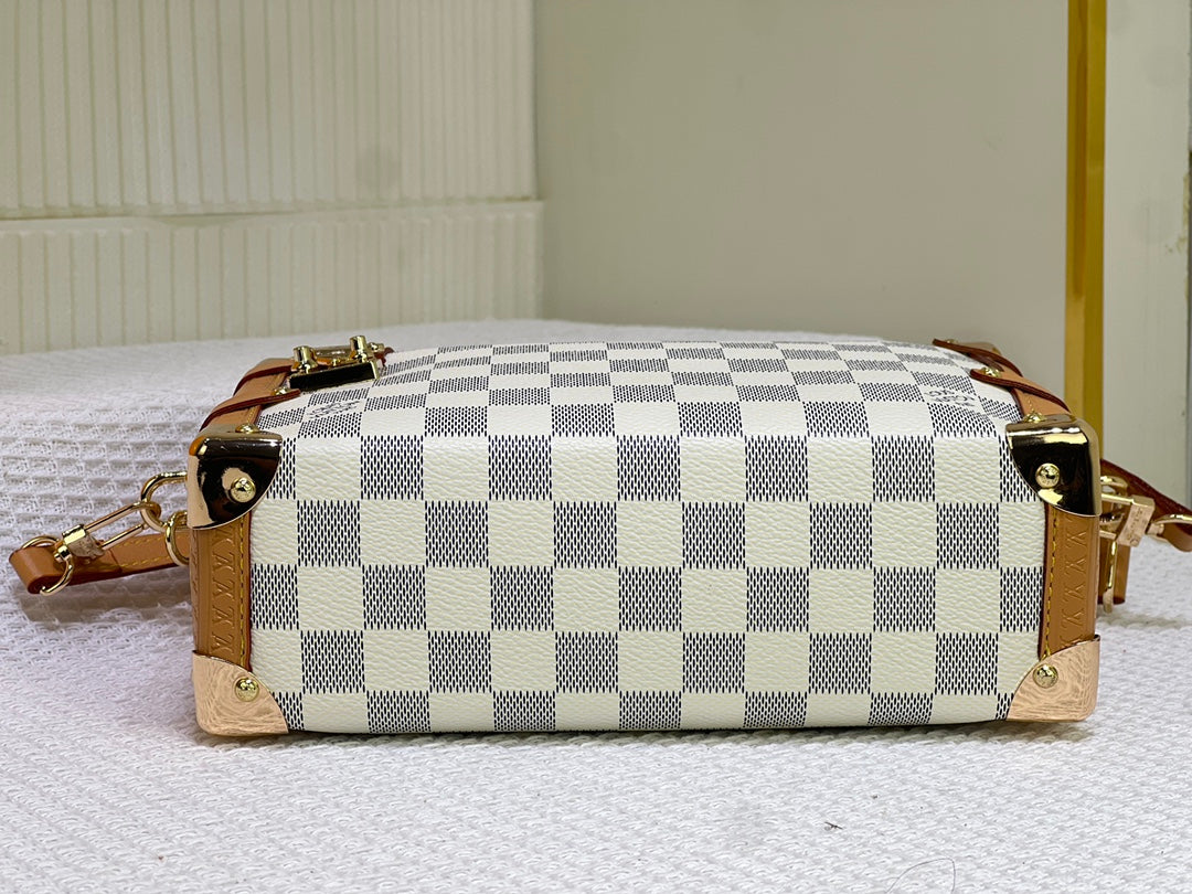 155NE18BDE Stylish leather bag