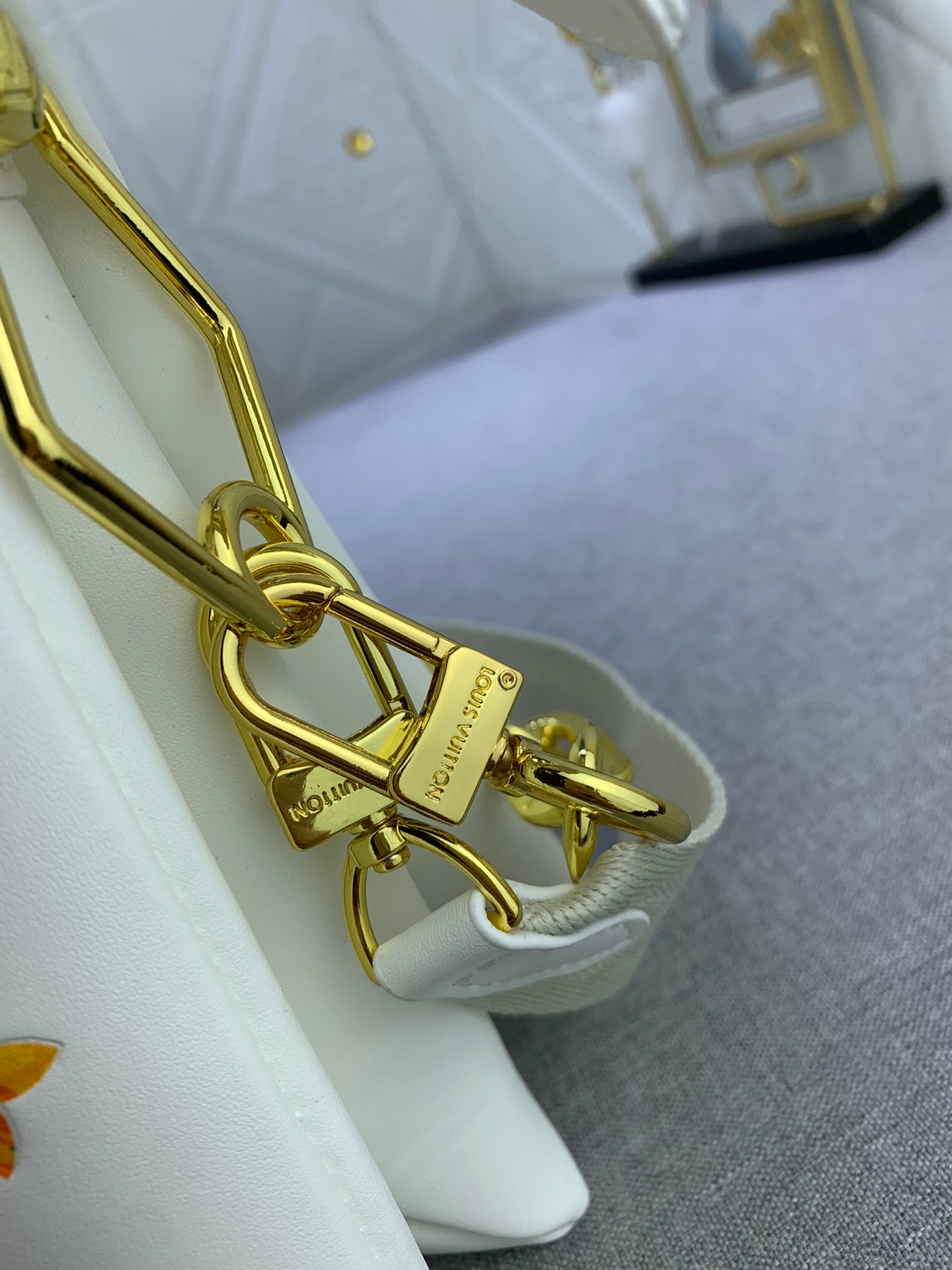 2XE39BDE Stylish leather bag 