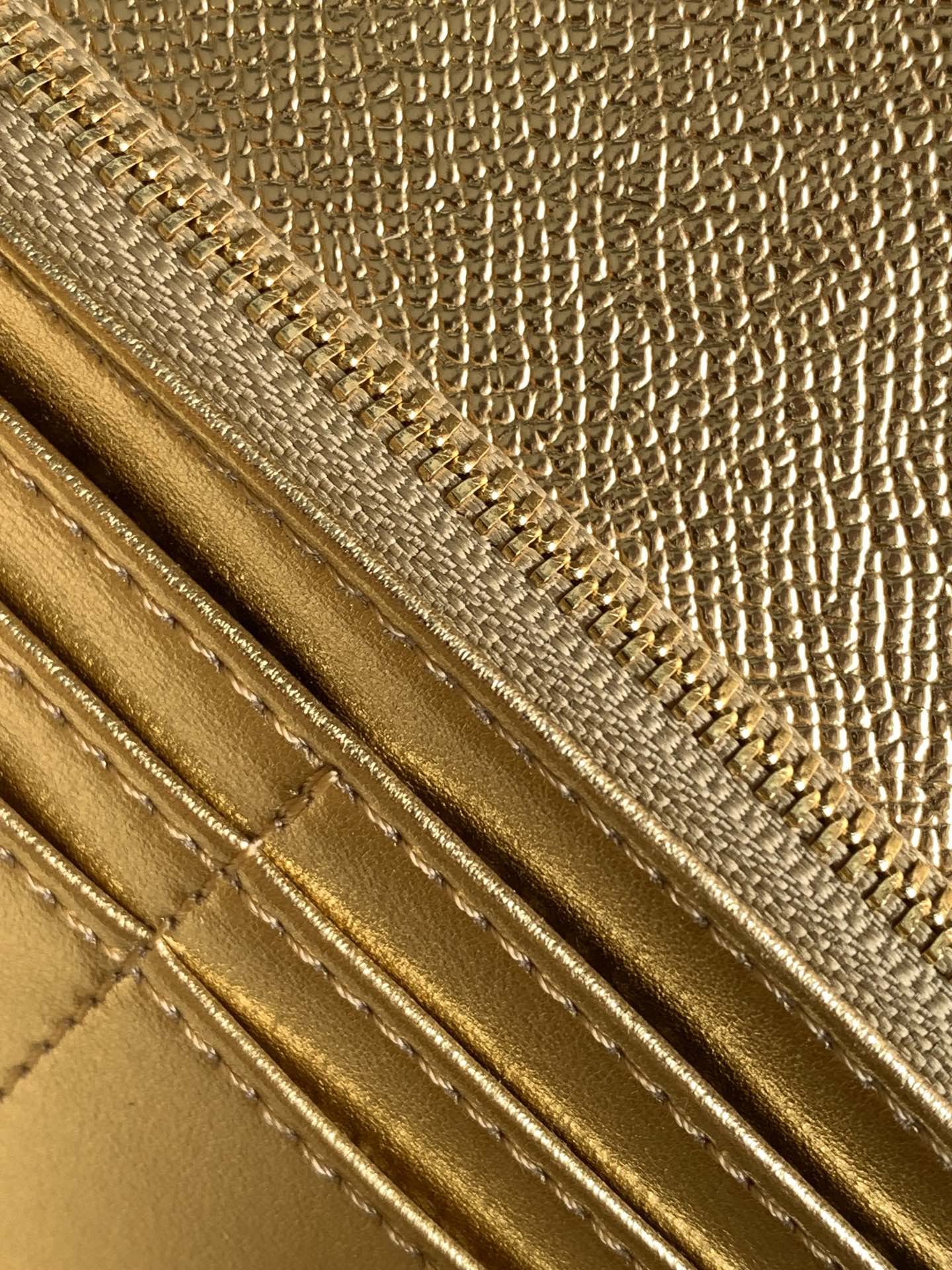 1XVL272BDE Stylish leather bag 