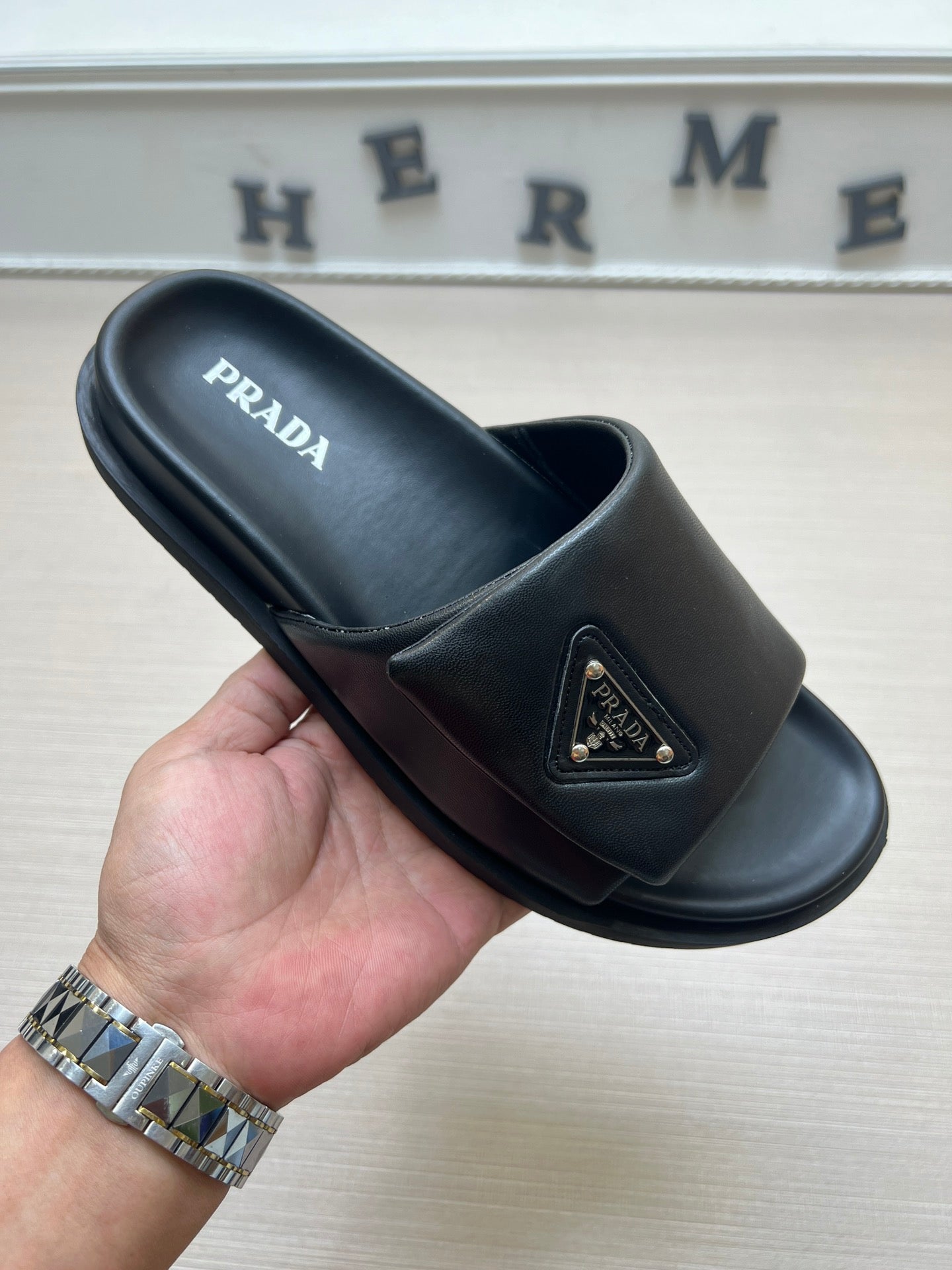 54PD5ZDE Stylish slippers