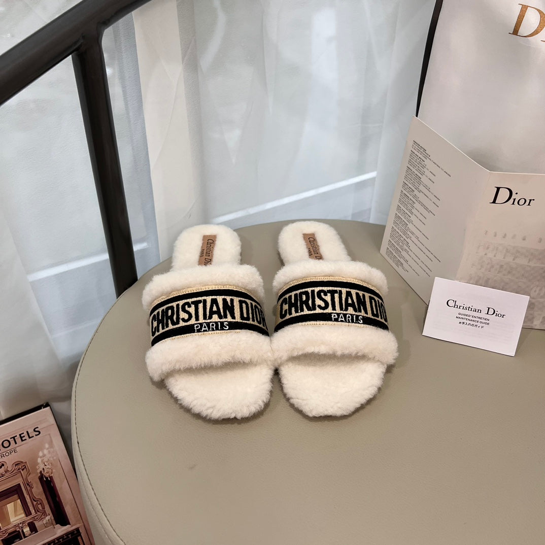 1JD4ZDE Stylish Slippers