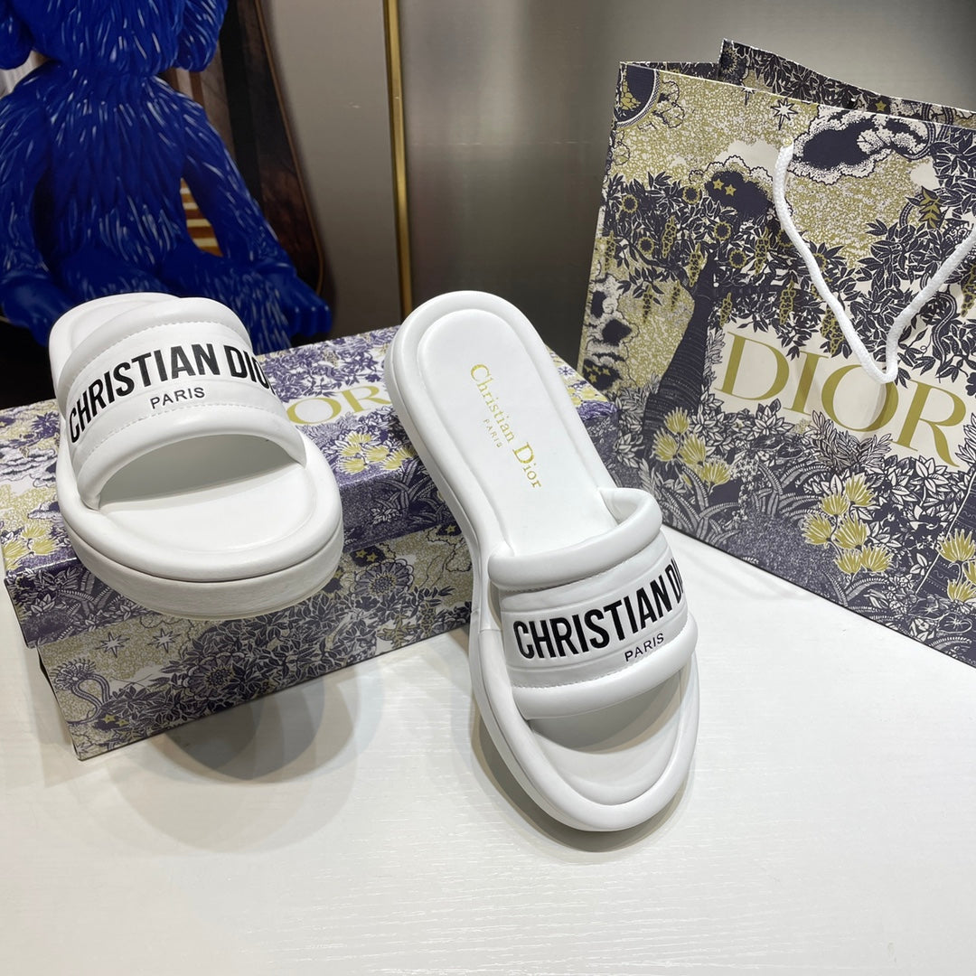 14D76ZDE Stylish slippers