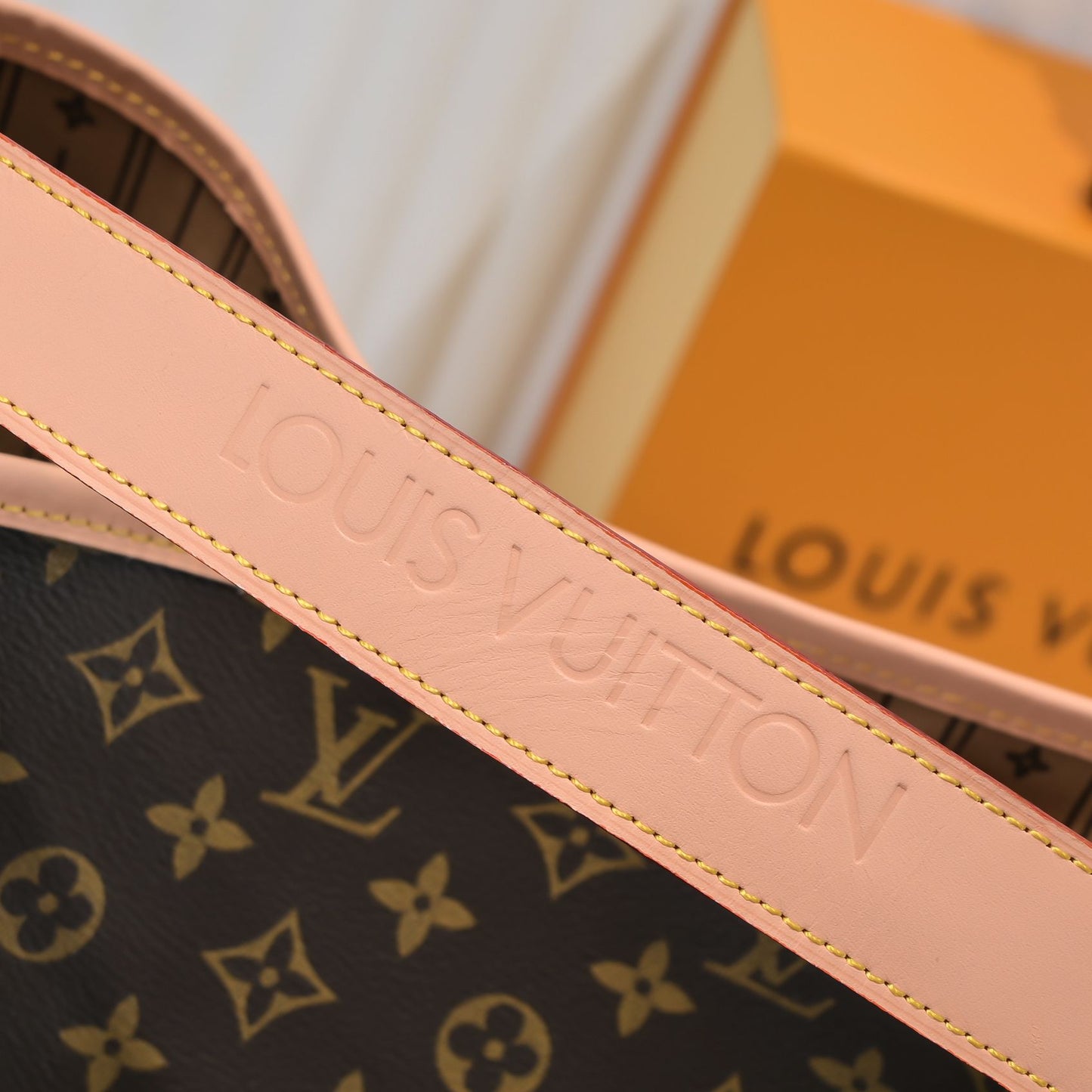 155NE29BDE Stylish leather bag