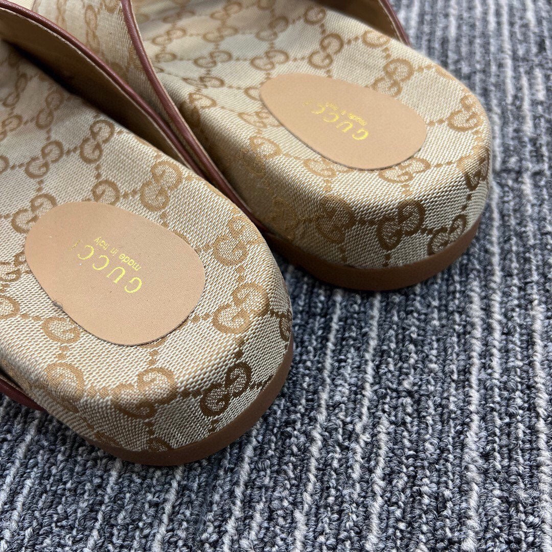 54B123ZDE Stylish slippers