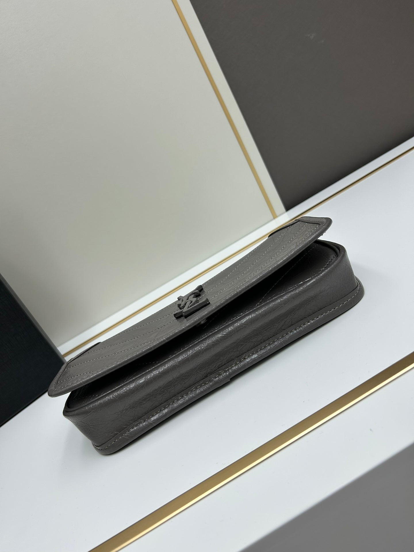 1XB460BDE Stylish leather bag