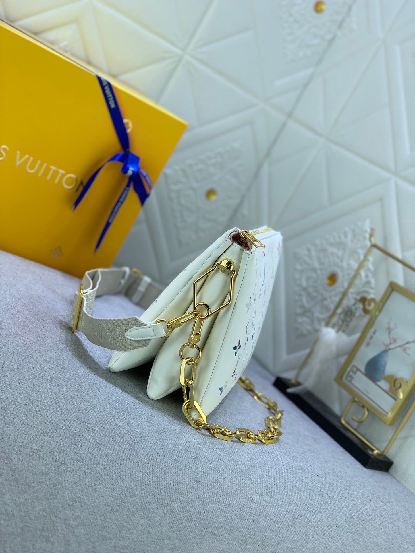 2XE39BDE Stylish leather bag 