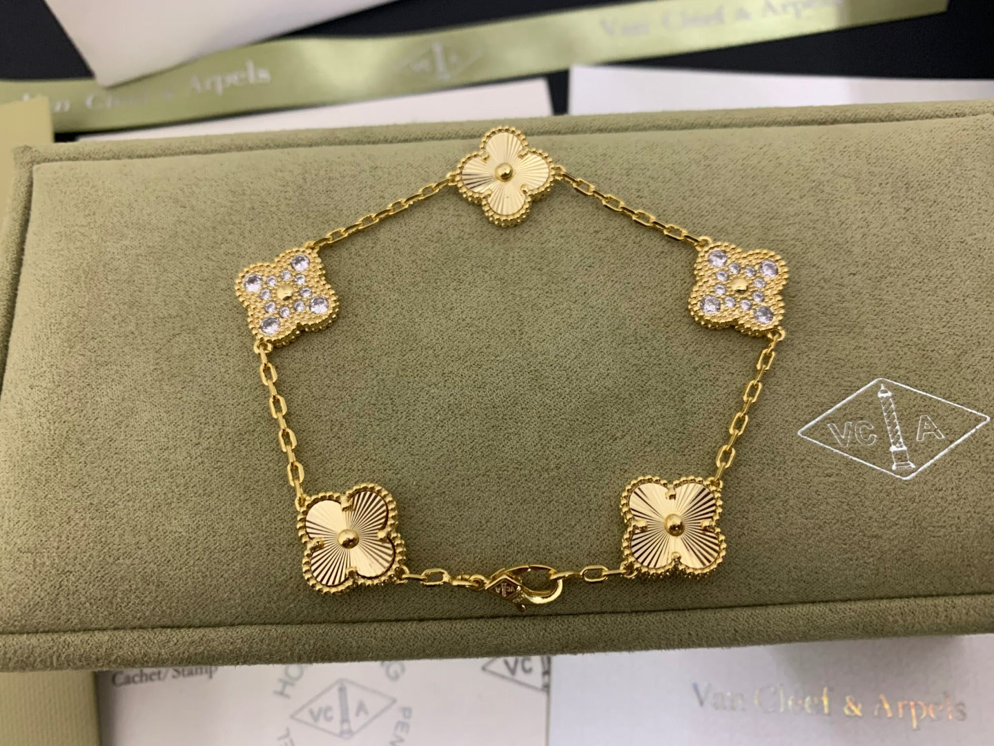 5XVA201KDE Stylish bracelets 5 flowers normal size1.5cm flower