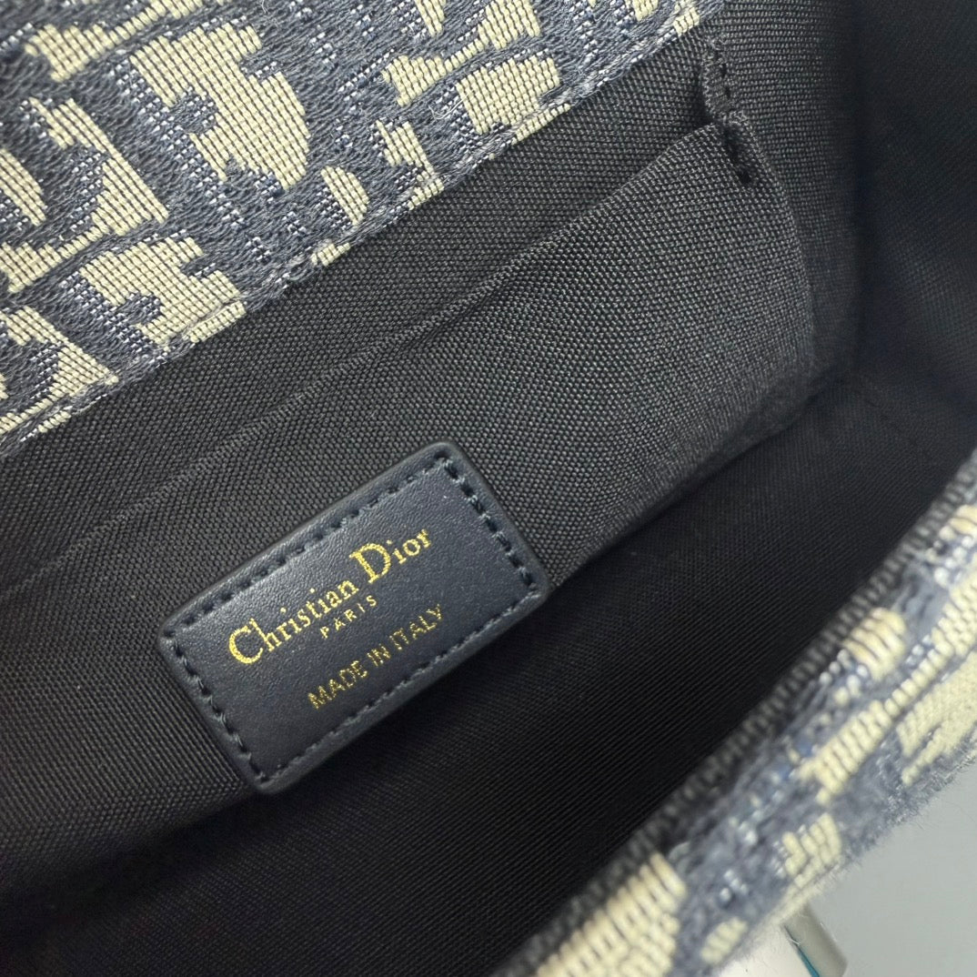 1WD81BDE Stylish leather bag