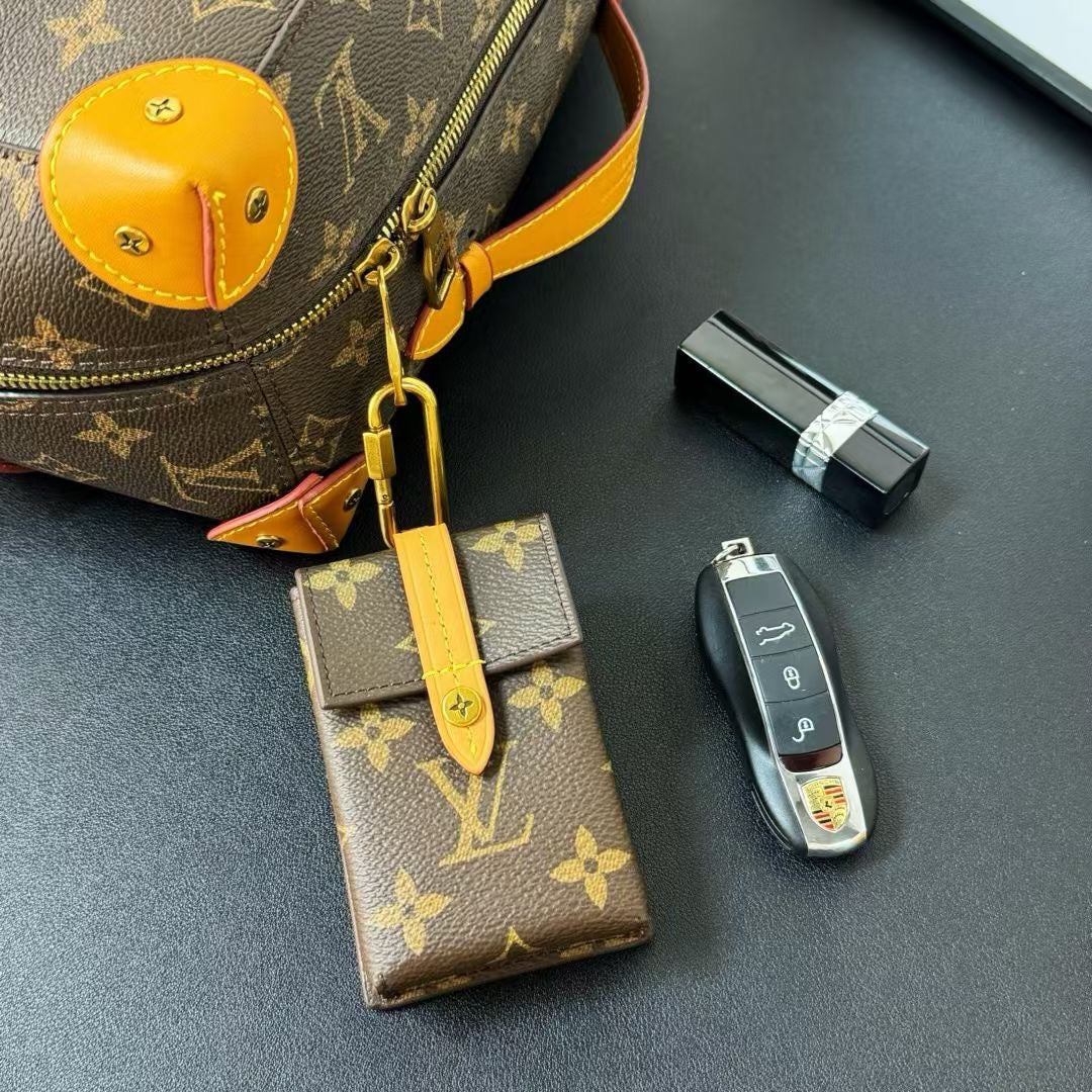 14E24ADE Stylish key closure