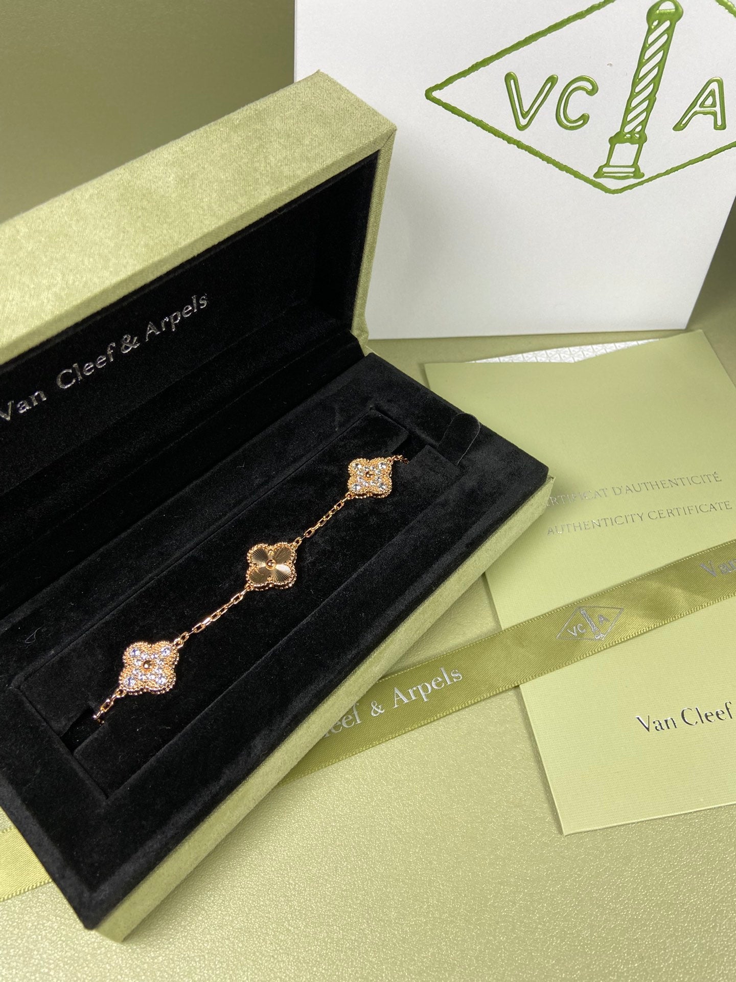 5XVA181KDE Stylish bracelets  5 flowers normal size1.5cm flower