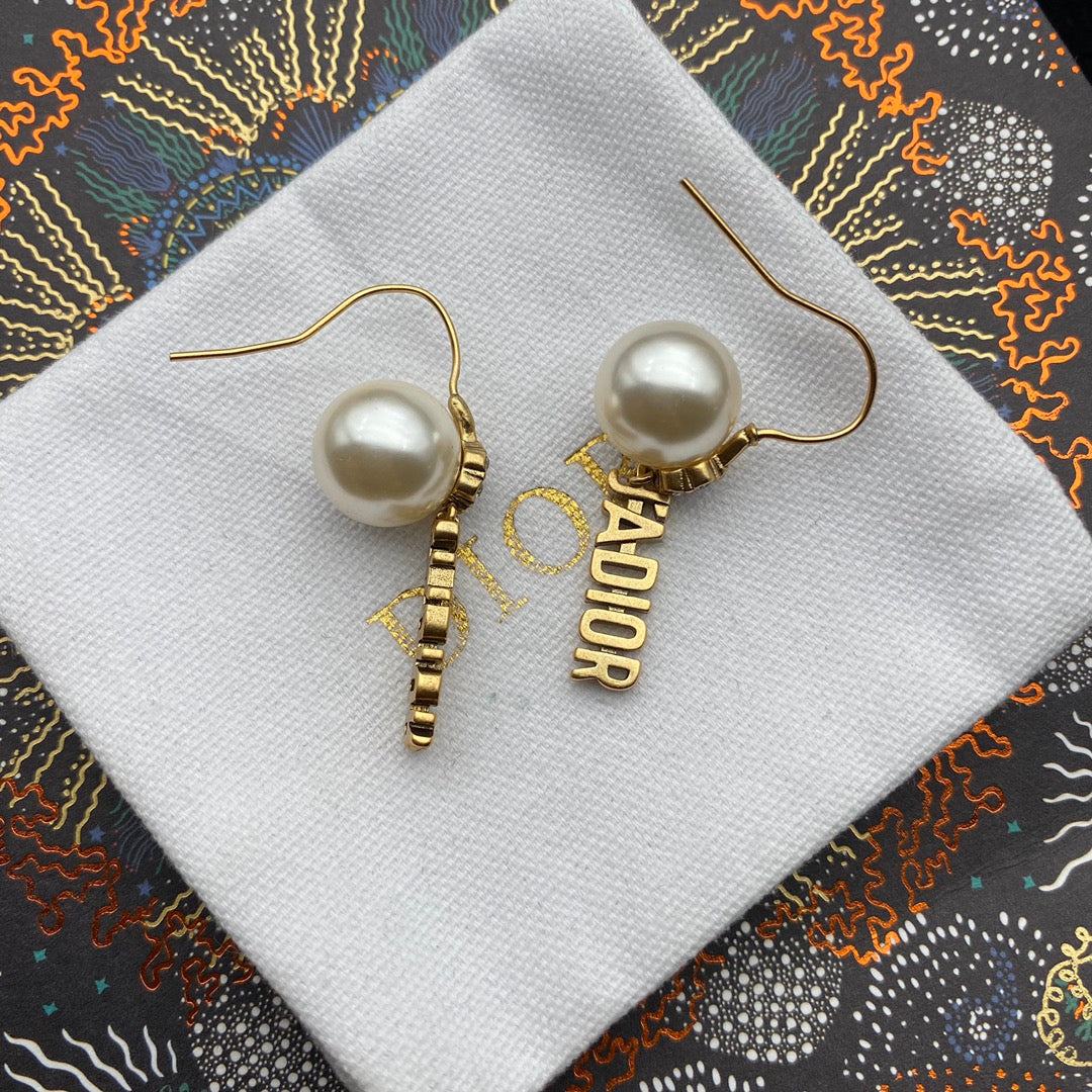 1YD186EDE Stylish Earrings