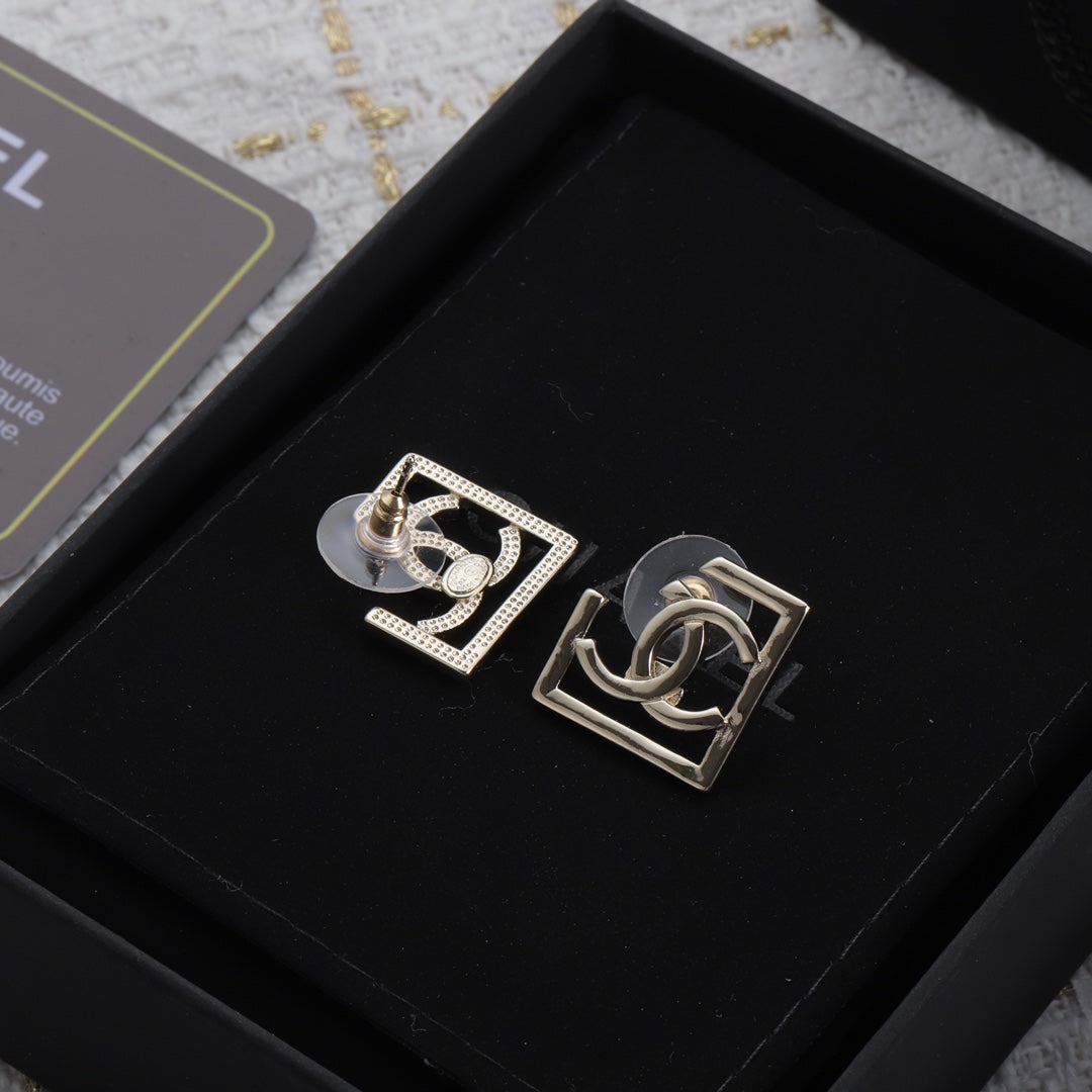 14C222EDE Stylish Earrings