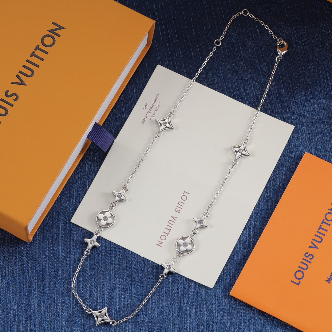 175RE31XDE Stylish  Necklaces .