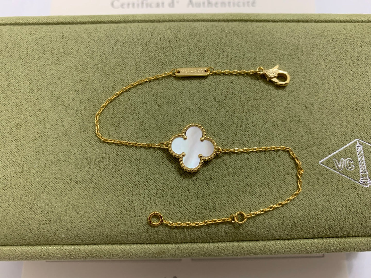 5XVA187KDE Stylish1 flower bracelet